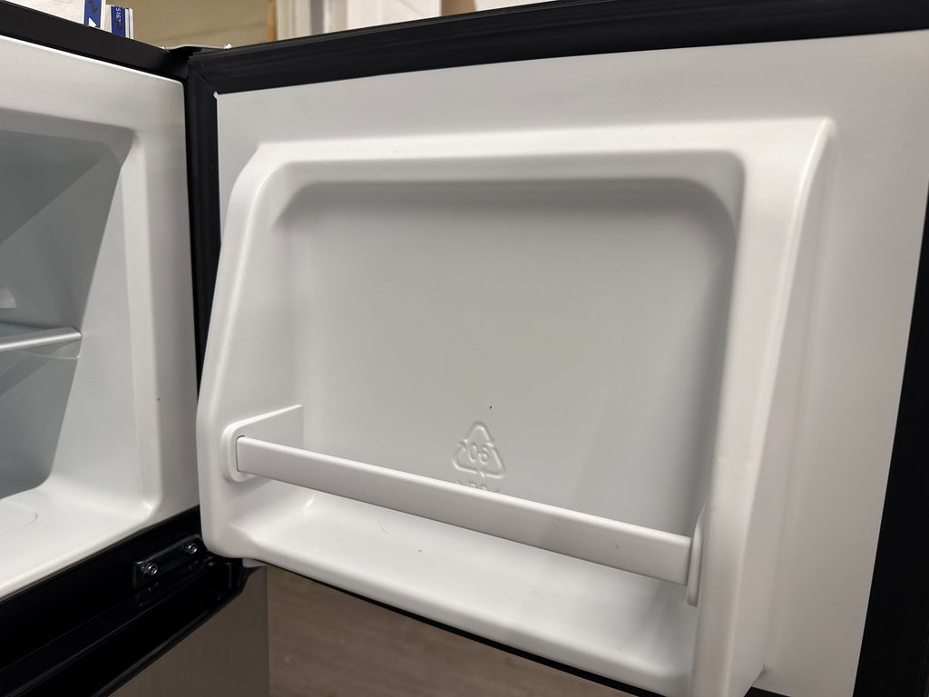 Whirlpool 19” Top Freezer Fridge - WH46TS1E