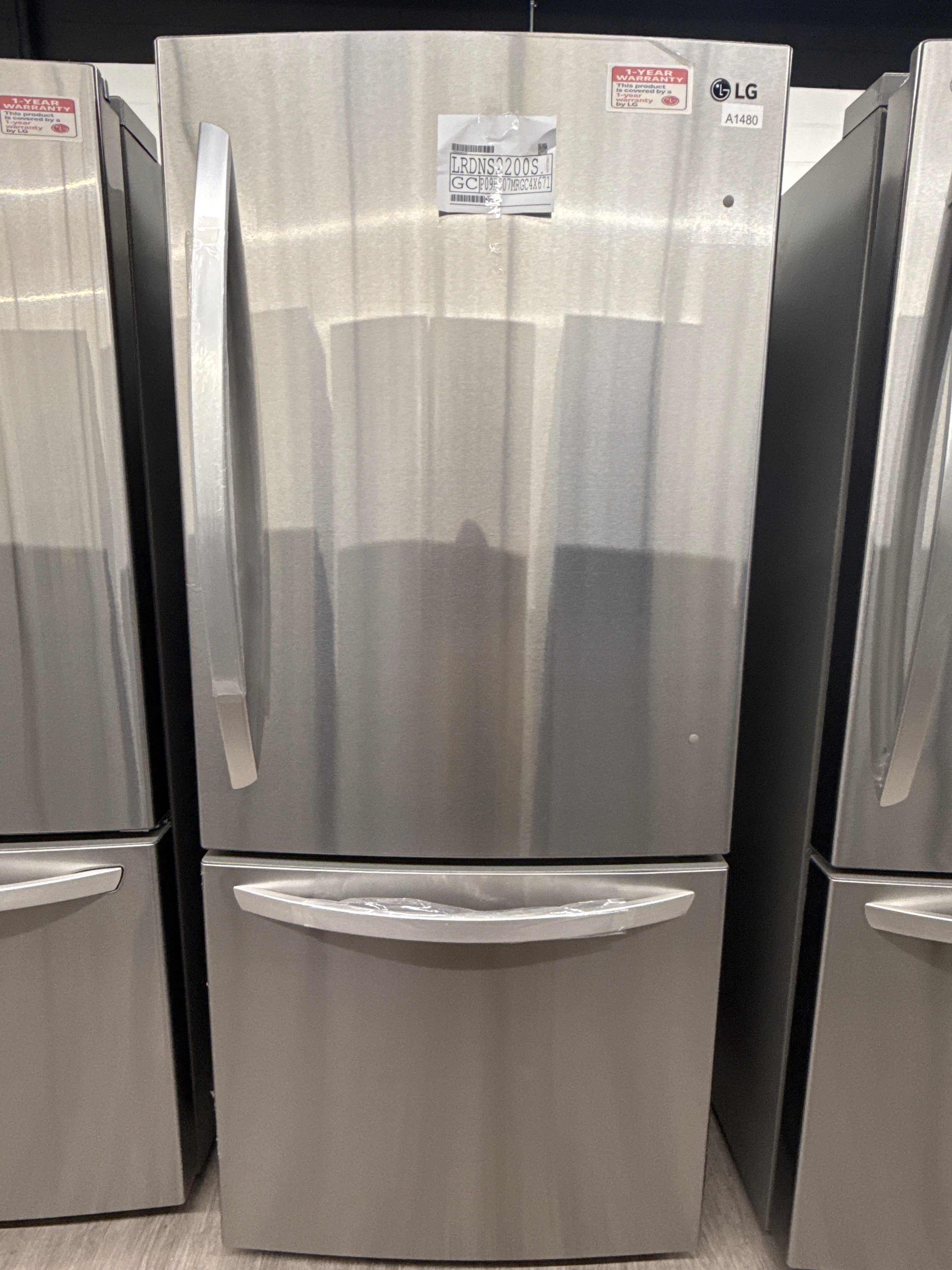 LG 30” Bottom Freezer Refrigerator - LRDNS2200S (1 YEAR MANUFACTURER WARRANTY)