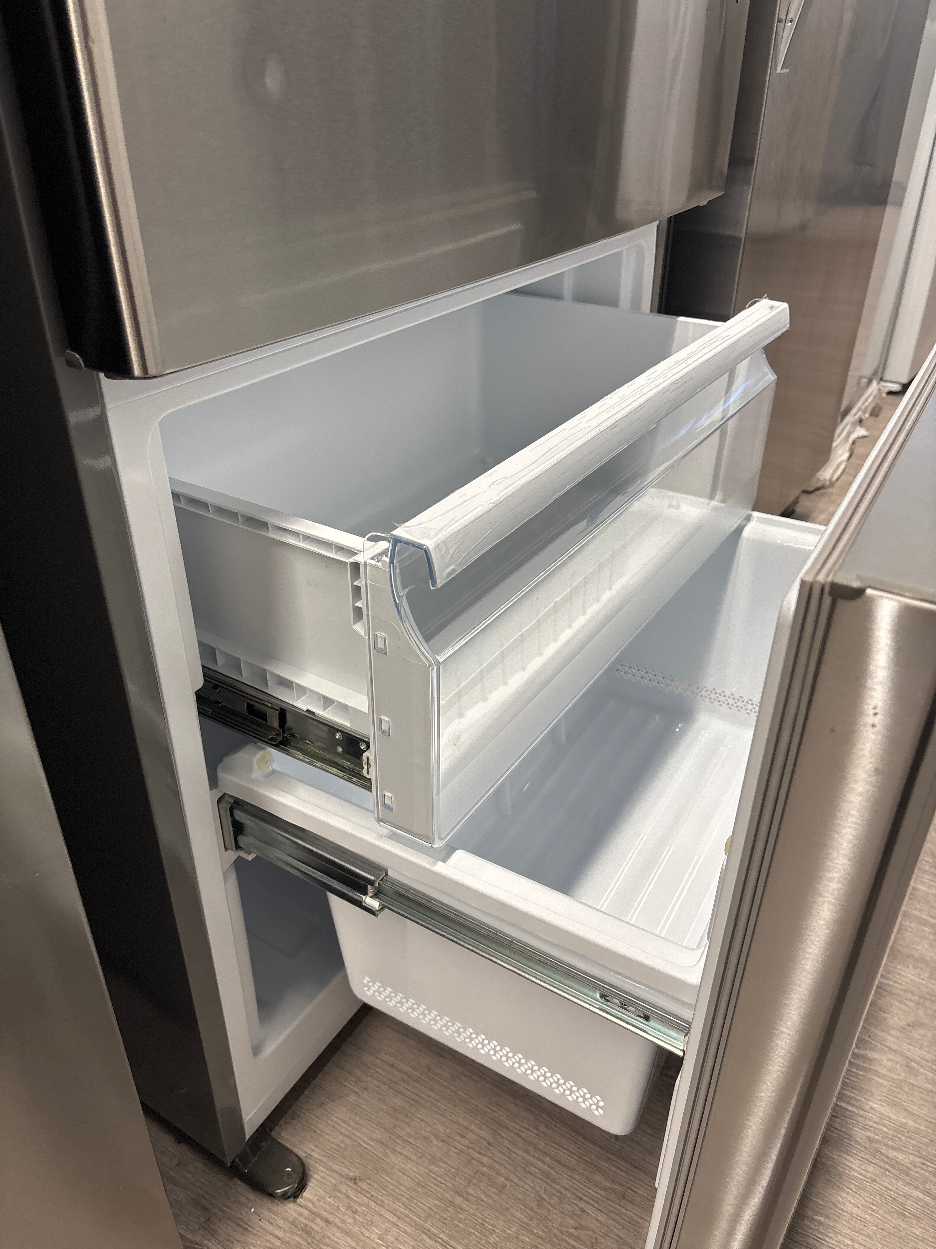 OPEN BOX - Hisense 31” Bottom Freezer Refrigerator - RB17N6DSE