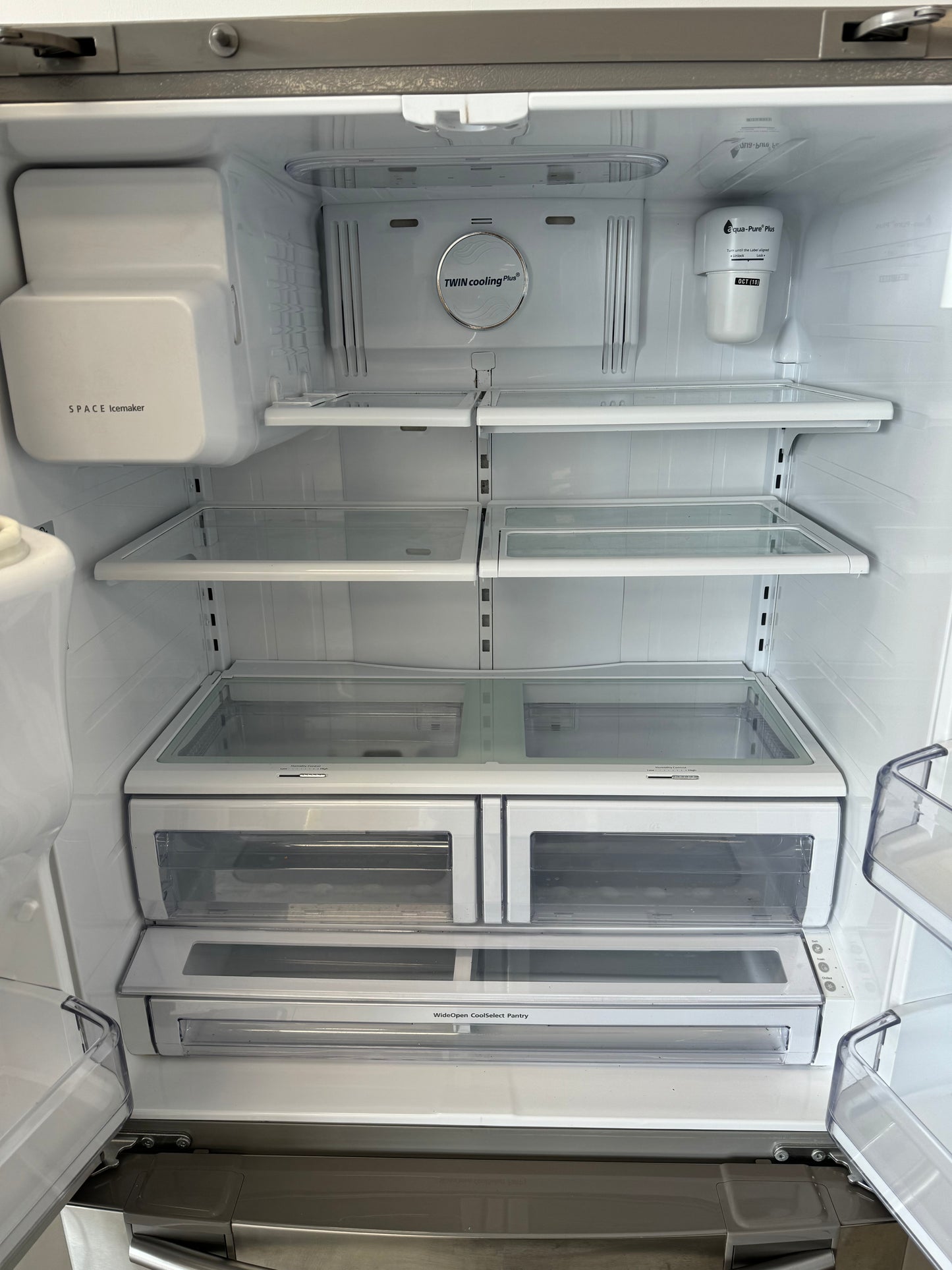 SAMSUNG 36” FRENCH DOOR FRIDGE WITH ICE MAKER AND WATER DISPENSER