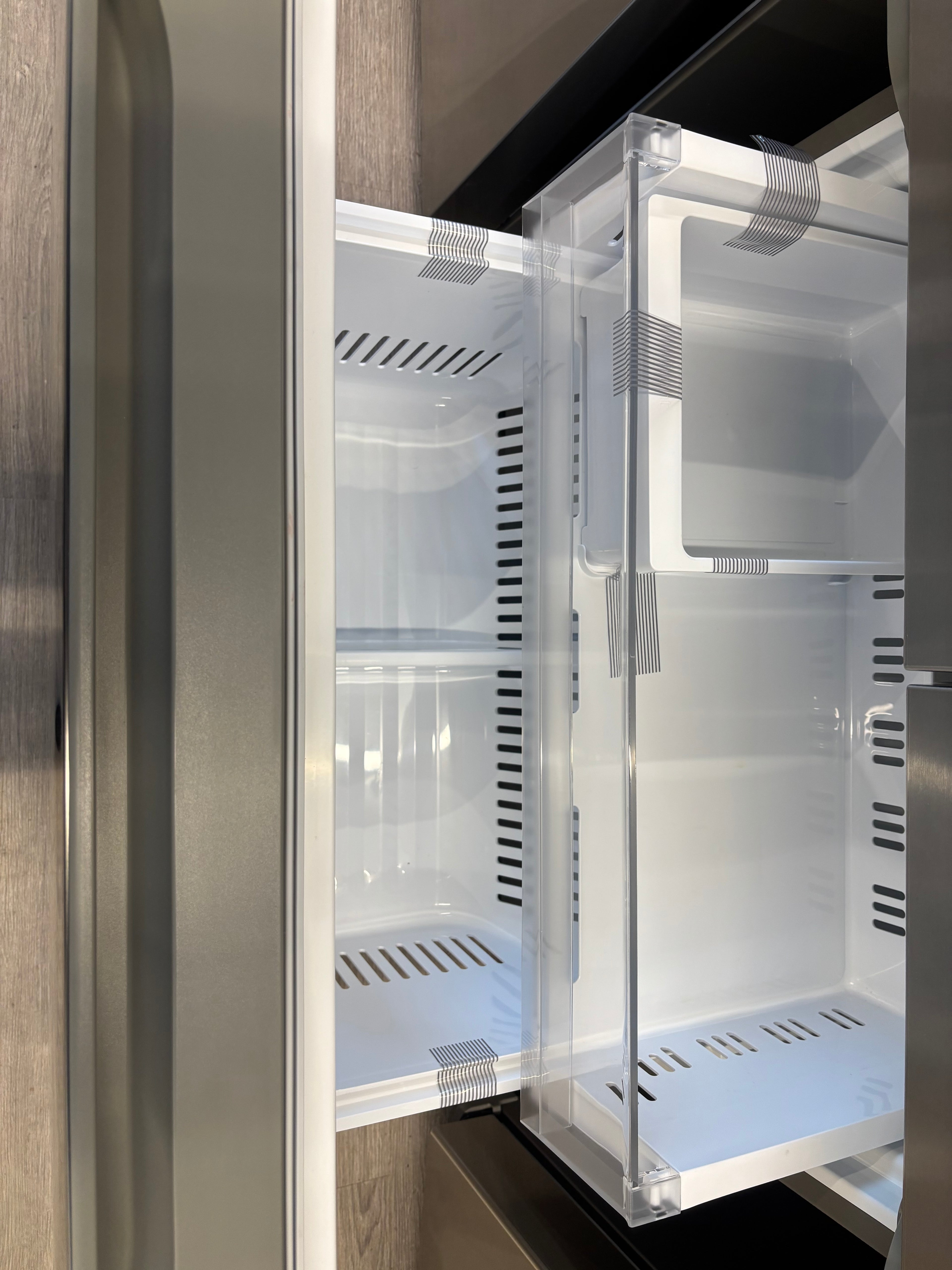 NEW - LG 33” Counter-Depth French Door Refrigerator - LF21C6200S/05 (1 YEAR MANUFACTURER WARRANTY)