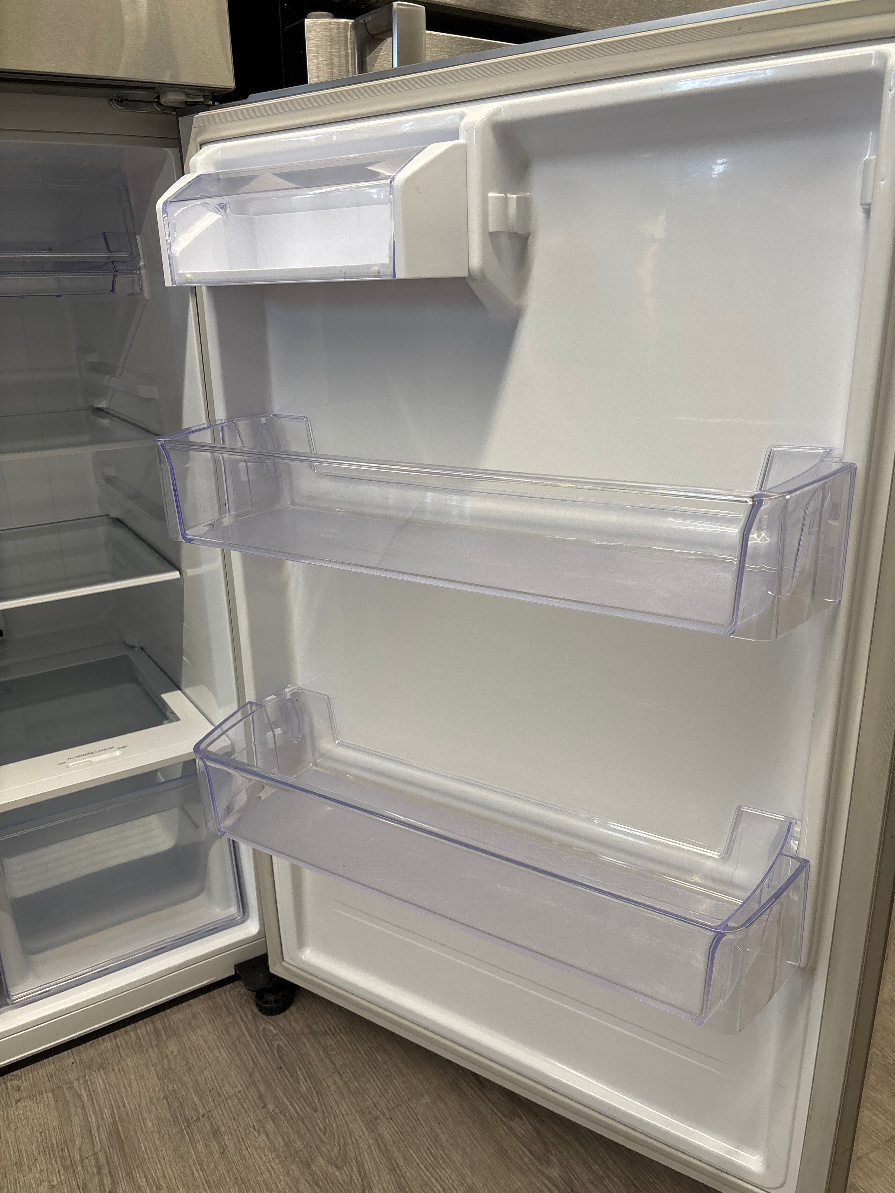 Samsung 30” Top Freezer Refrigerator - RT18M6213SR/AA