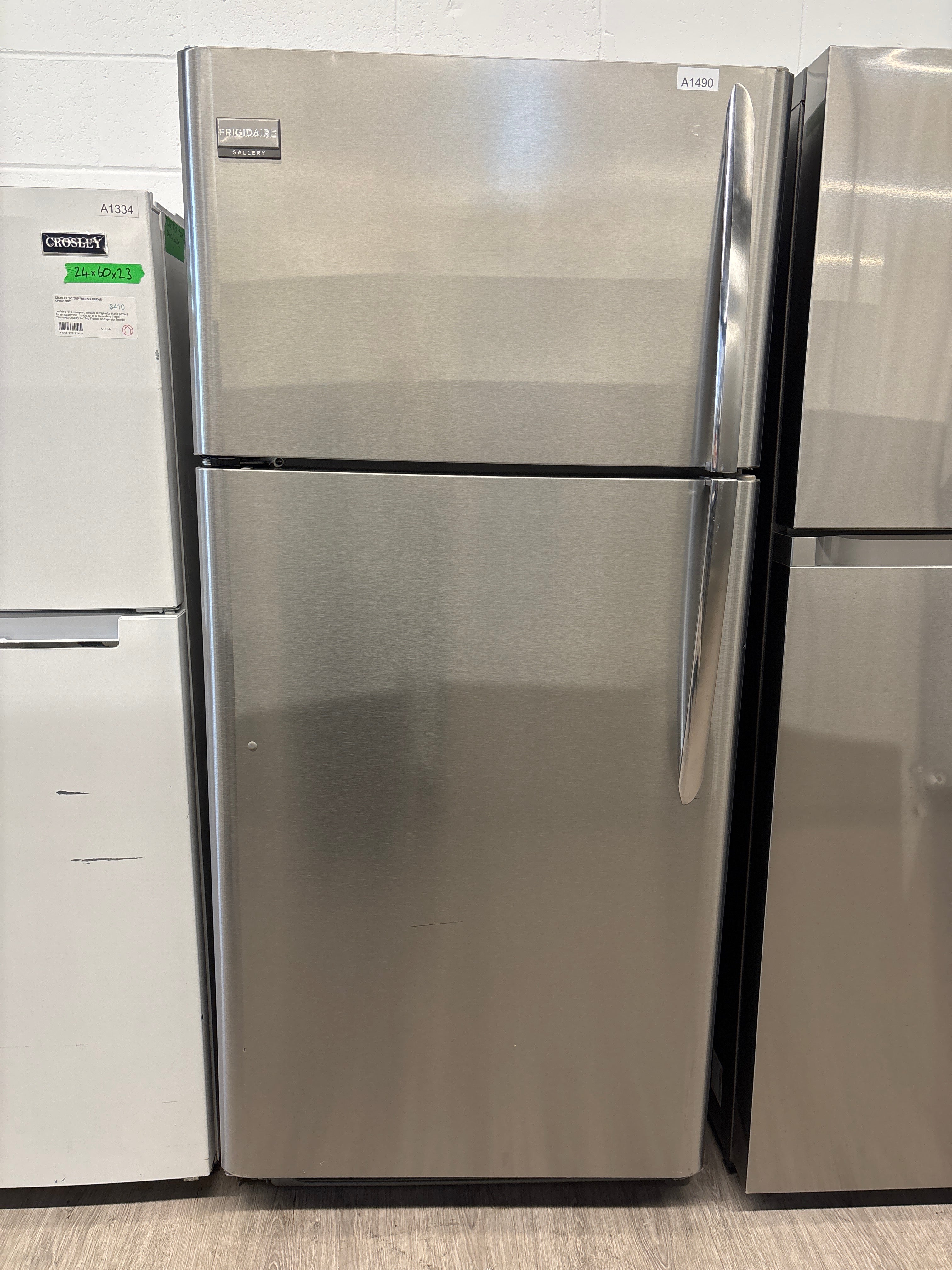 FRIGIDAIRE 30” Top freezer refrigerator - FGHT1832PF4