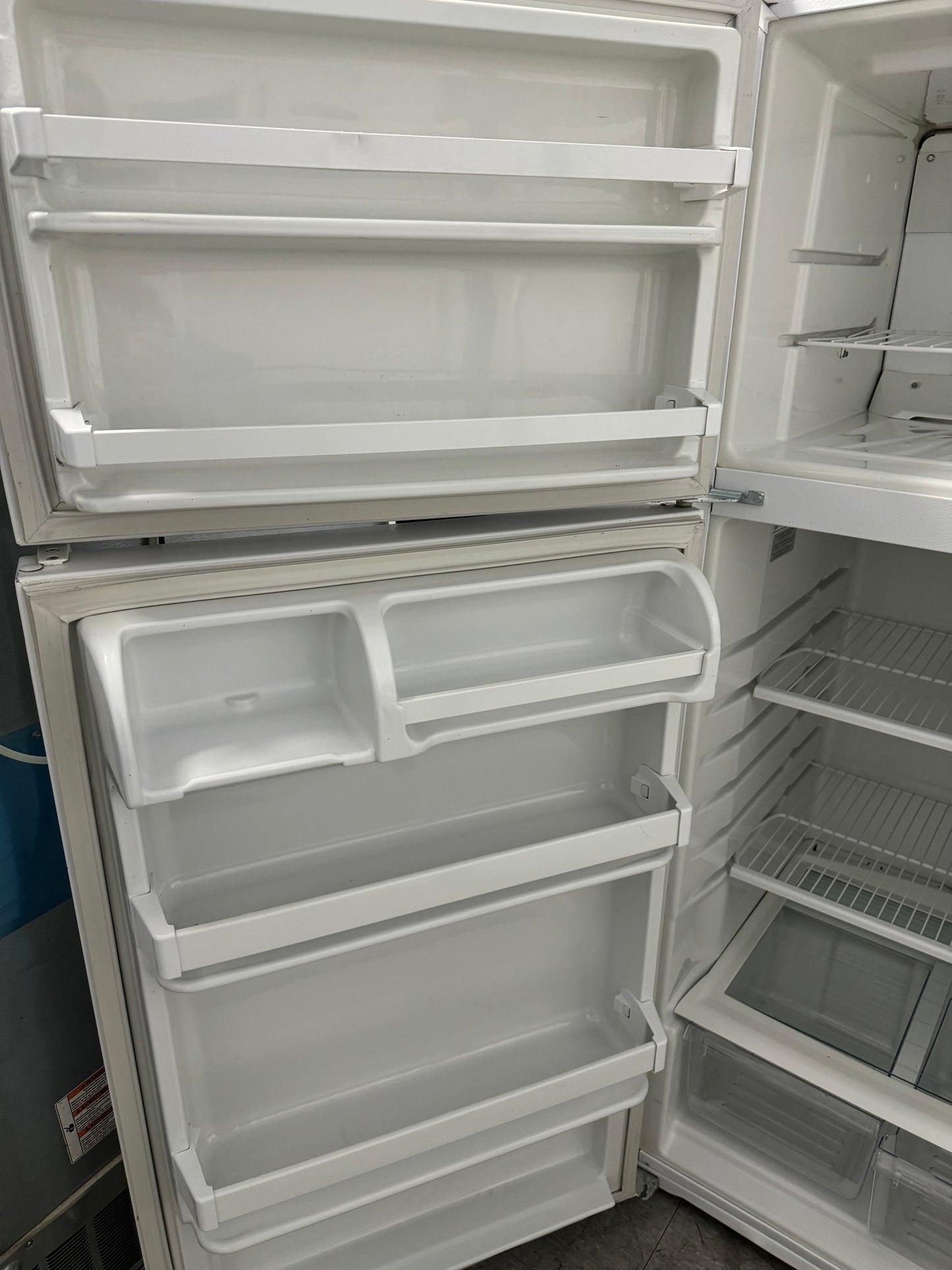 WHIRLPOOL 30” TOP FREEZER FRIDGE - ET6WSKXSQ01