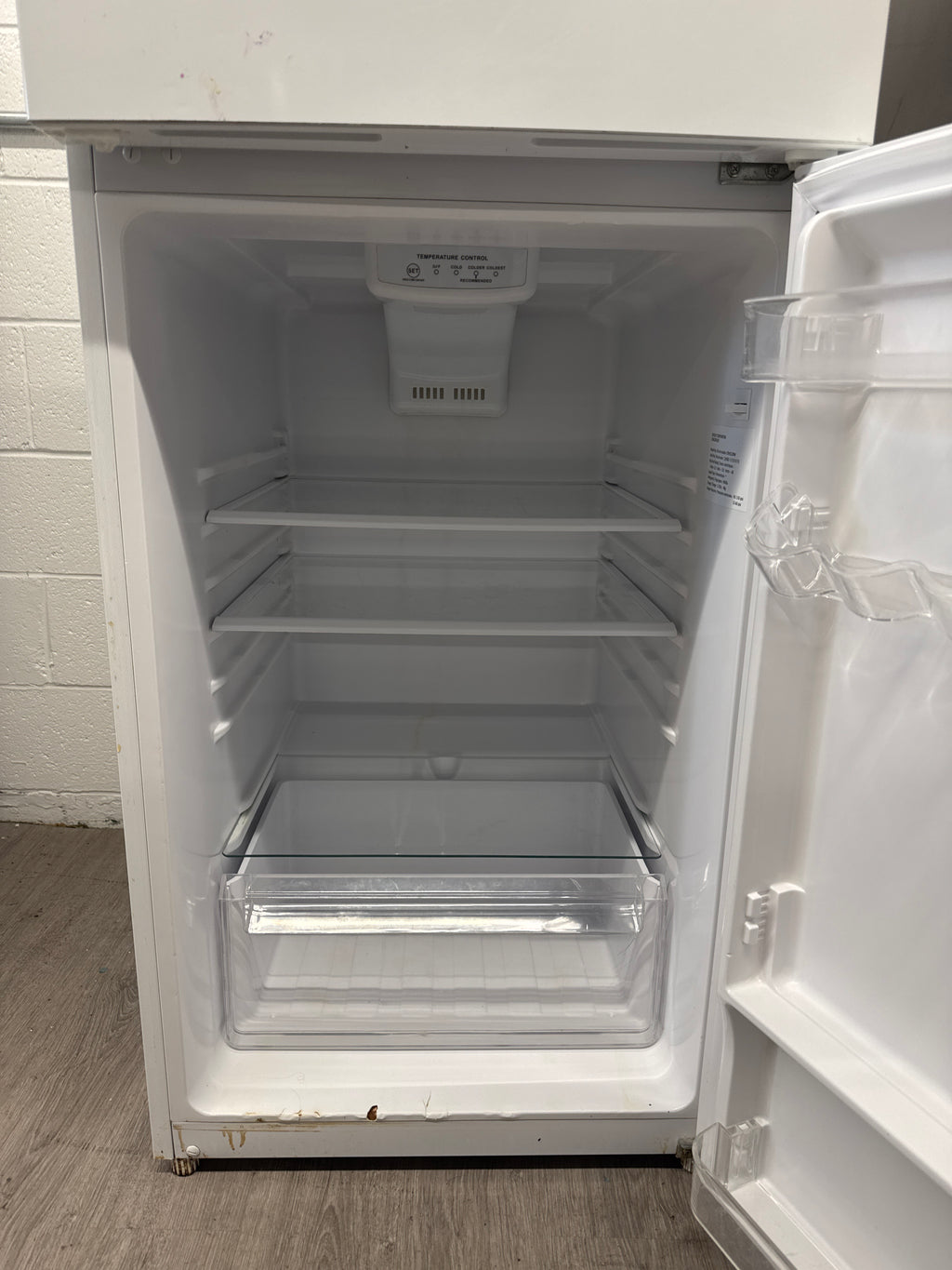 CROSLEY 24” Top freezer fridge- CRHS12RW