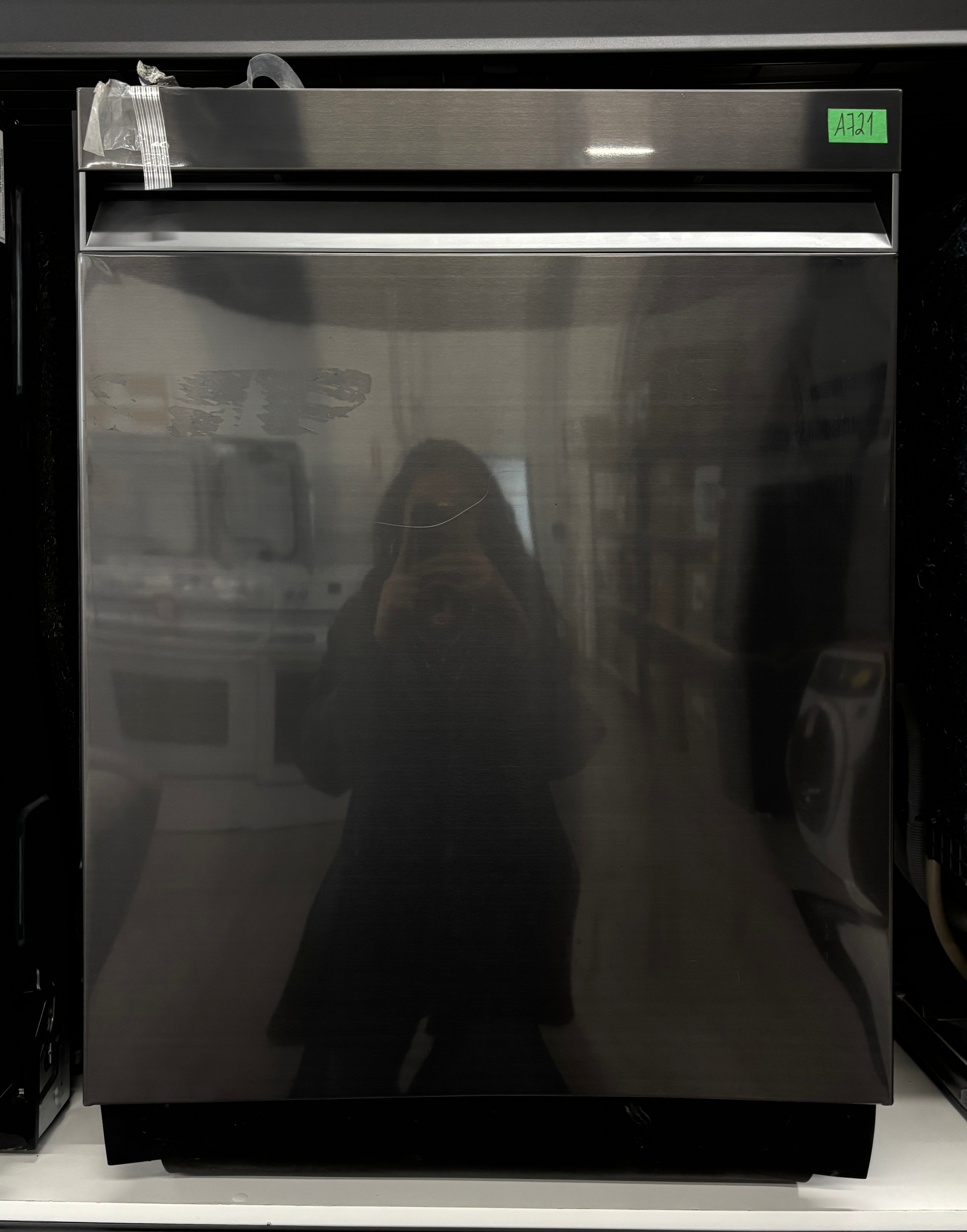 OPEN BOX - Samsung 24” Built-In Dishwasher-DW80R9950UG