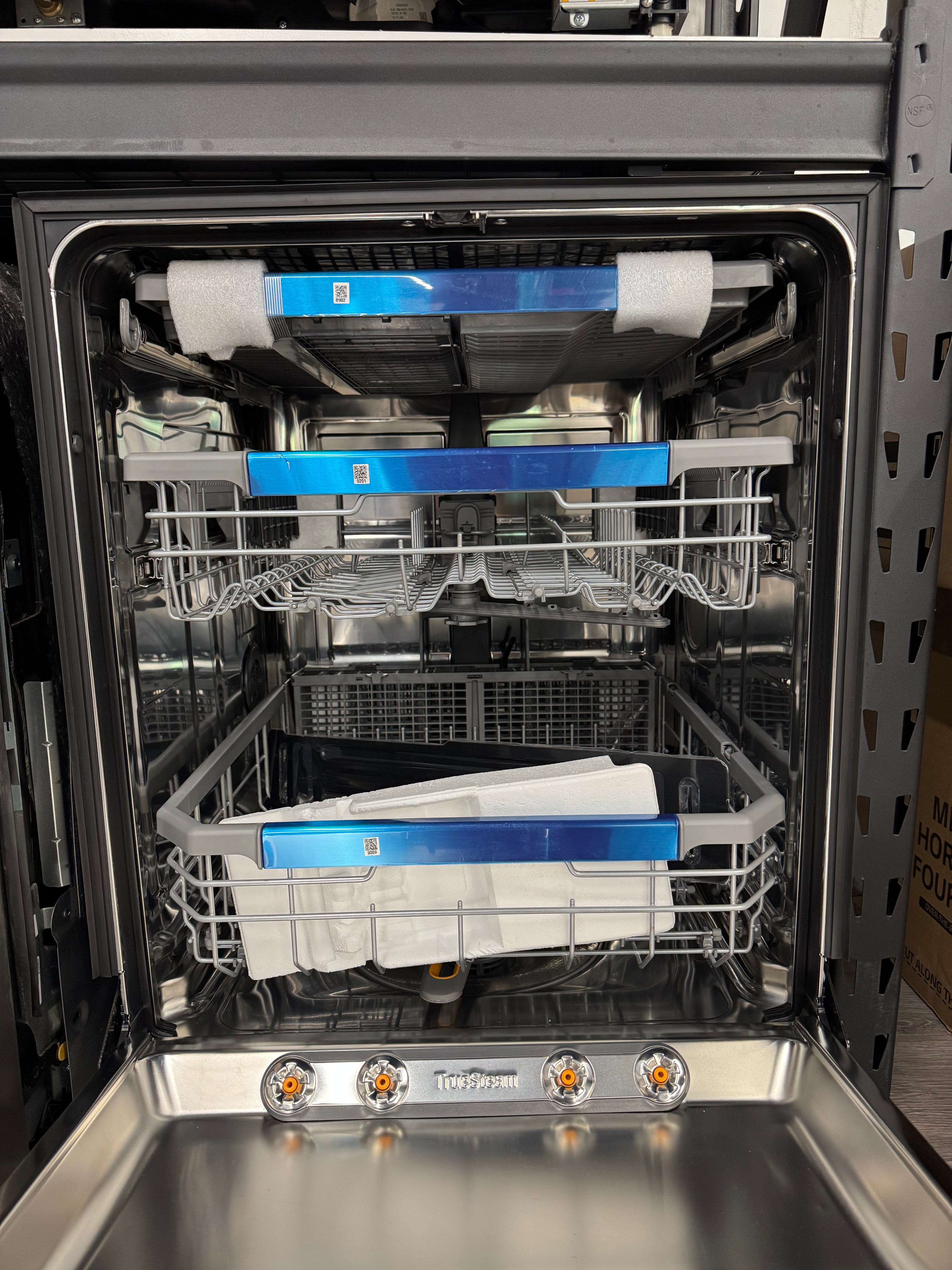 NEW - LG 24” Built-In Dishwasher - LDPH7972S (1 YEAR MANUFACTURER WARRANTY)