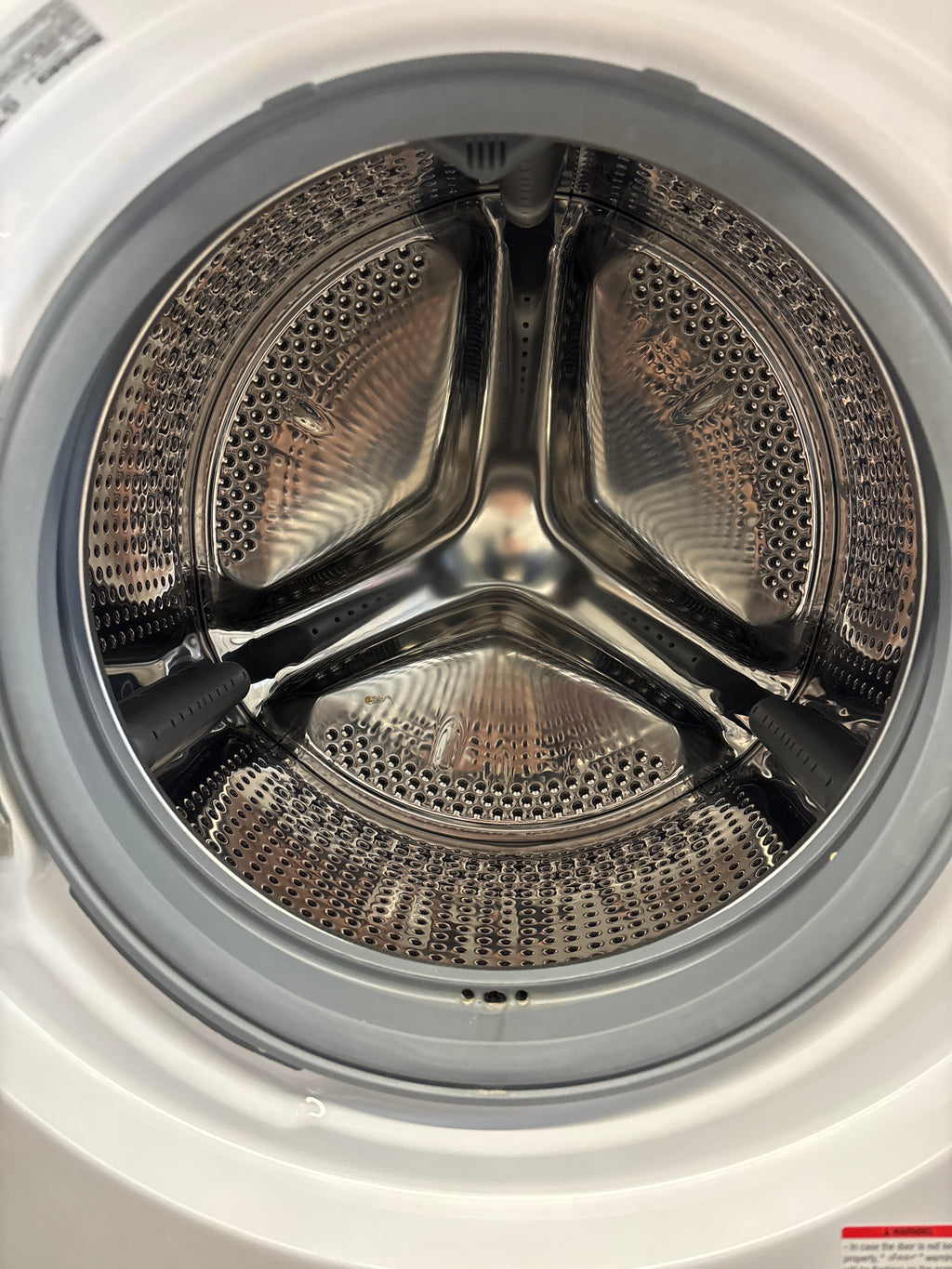 Blomberg 24” Front Load Washer & Dryer Set (EM77110NBL01 & DV17542)