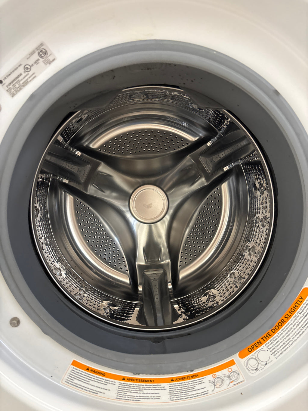 LG 27” Front Load Washer & Dryer Set (WM2250CW & DLE5977WM)