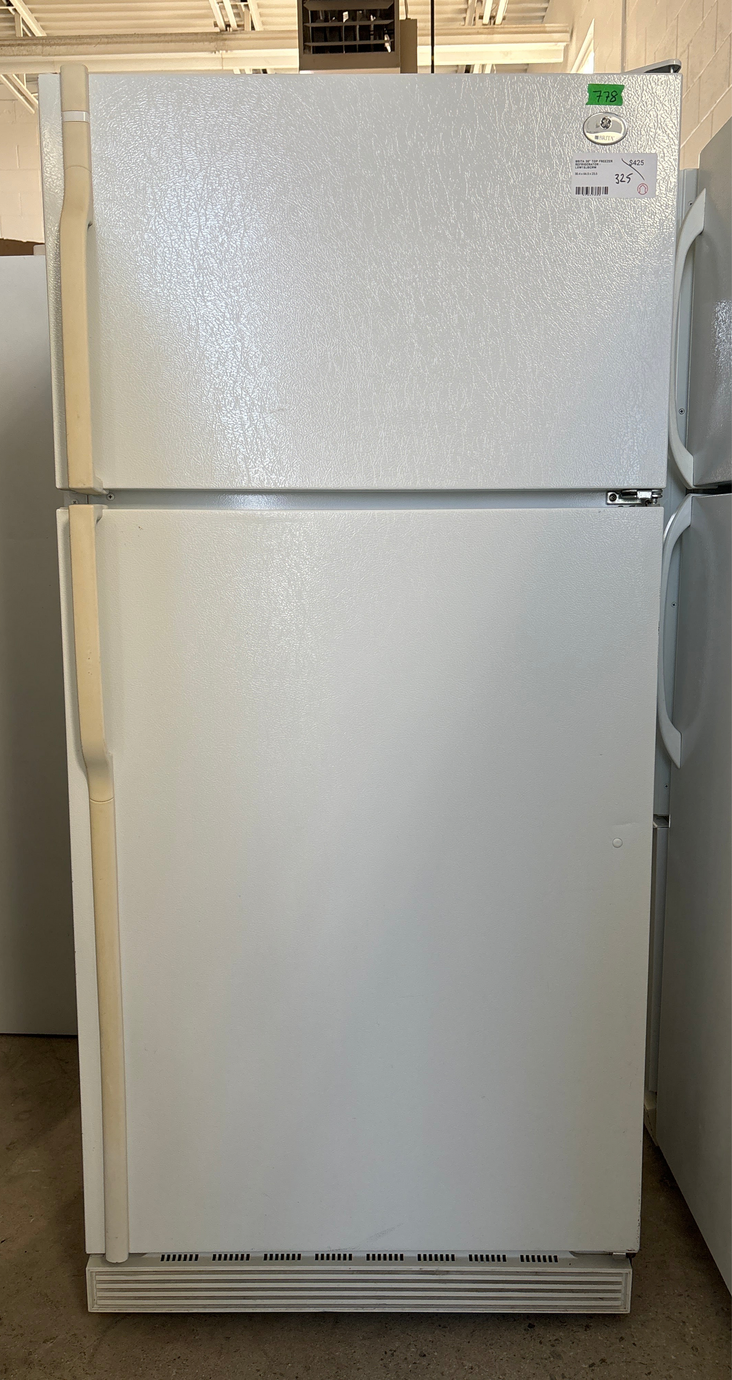 GE 30” Top freezer refrigerator- LXW18JBCRW