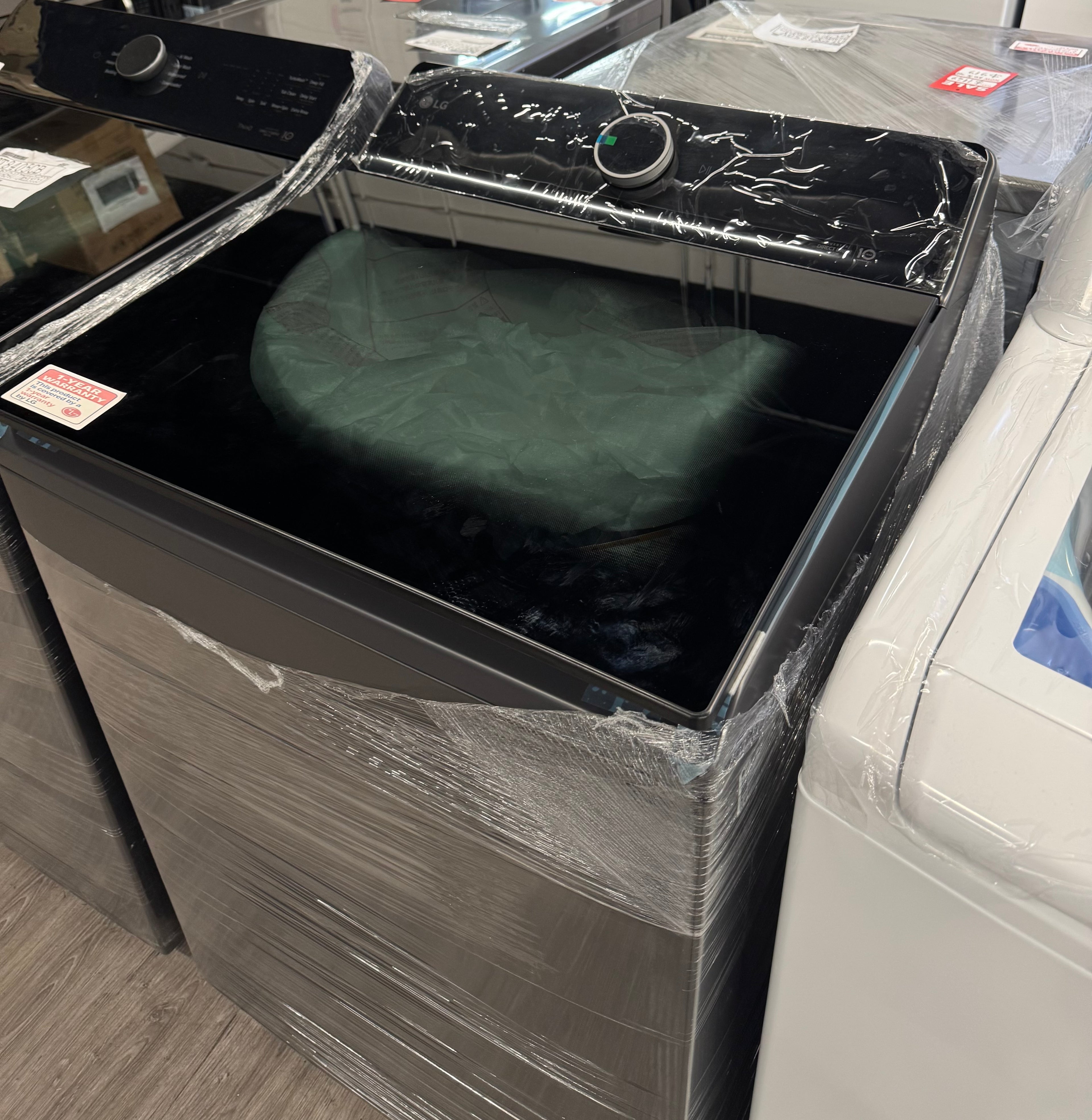 OPEN BOX - LG 27” TOP LOAD WASHER - WT8600CB (1 YEAR MANUFACTURER WARRANTY)