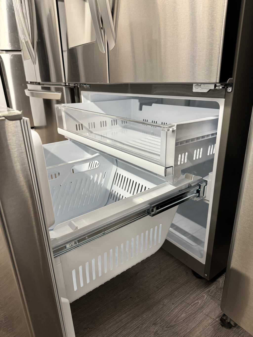 LG 36” French Door Fridge with Water Dispenser - LRFS28XBS (1 YEAR MANUFACTURER WARRANTY)