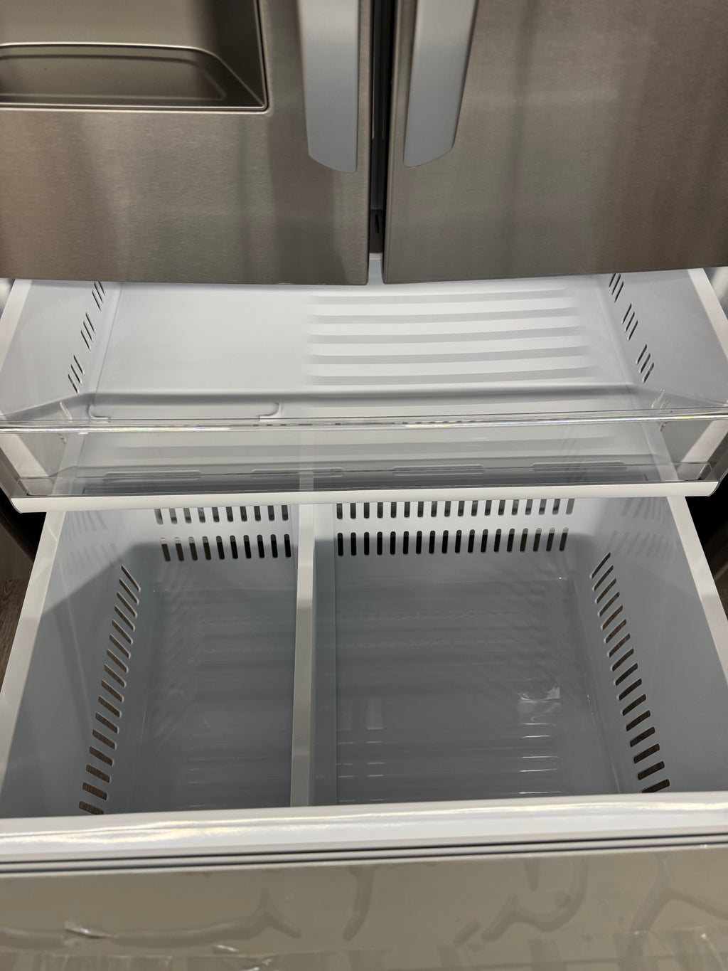 LG 36” French Door Fridge with Water Dispenser - LRFS28XBS (1 YEAR MANUFACTURER WARRANTY)