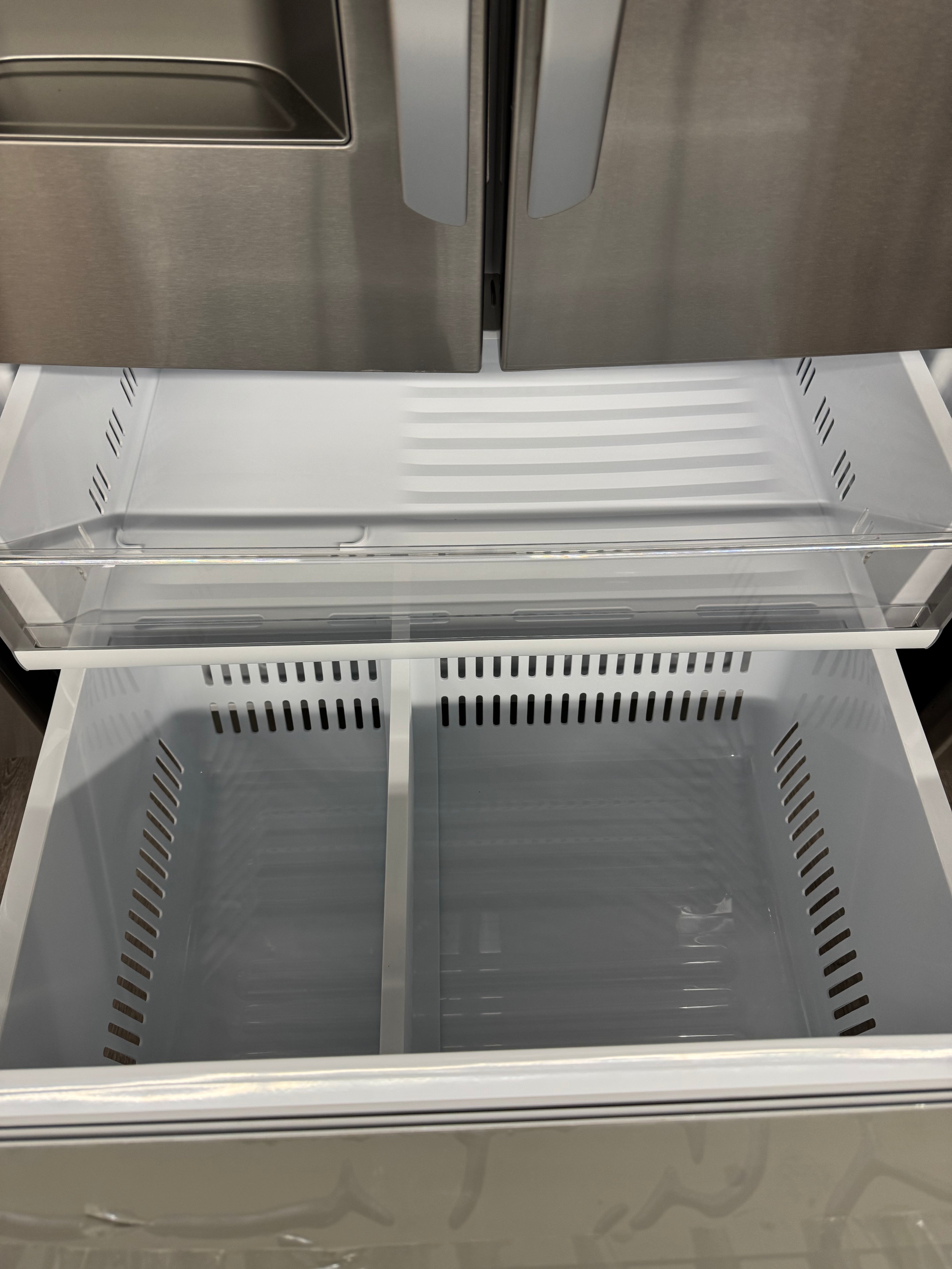 LG 36” French Door Fridge with Water Dispenser - LRFS28XBS (1 YEAR MANUFACTURER WARRANTY)