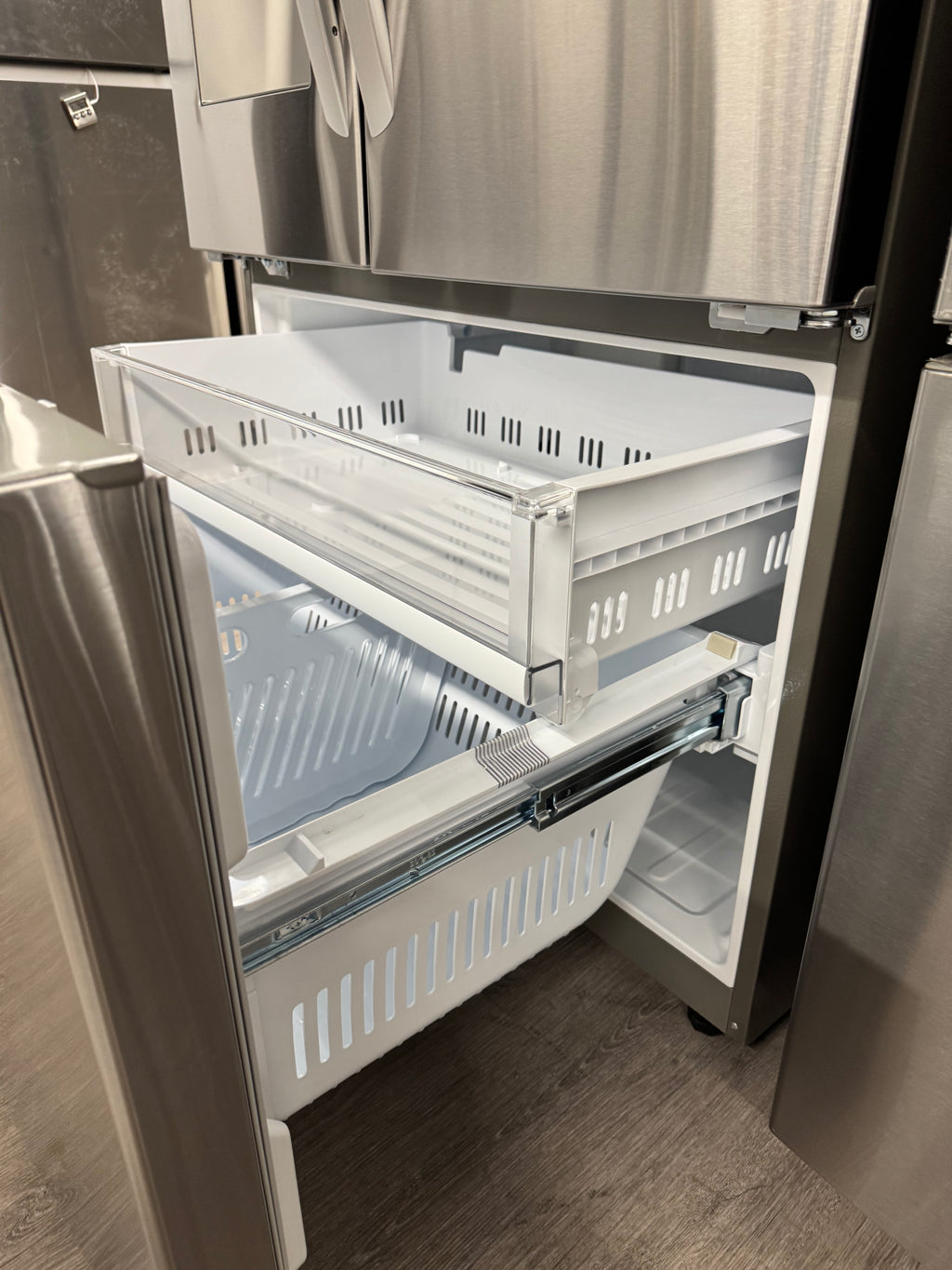 LG 36” French Door Fridge with Water Dispenser- LRFS28XBS (1 YEAR MANUFACTURER WARRANTY)