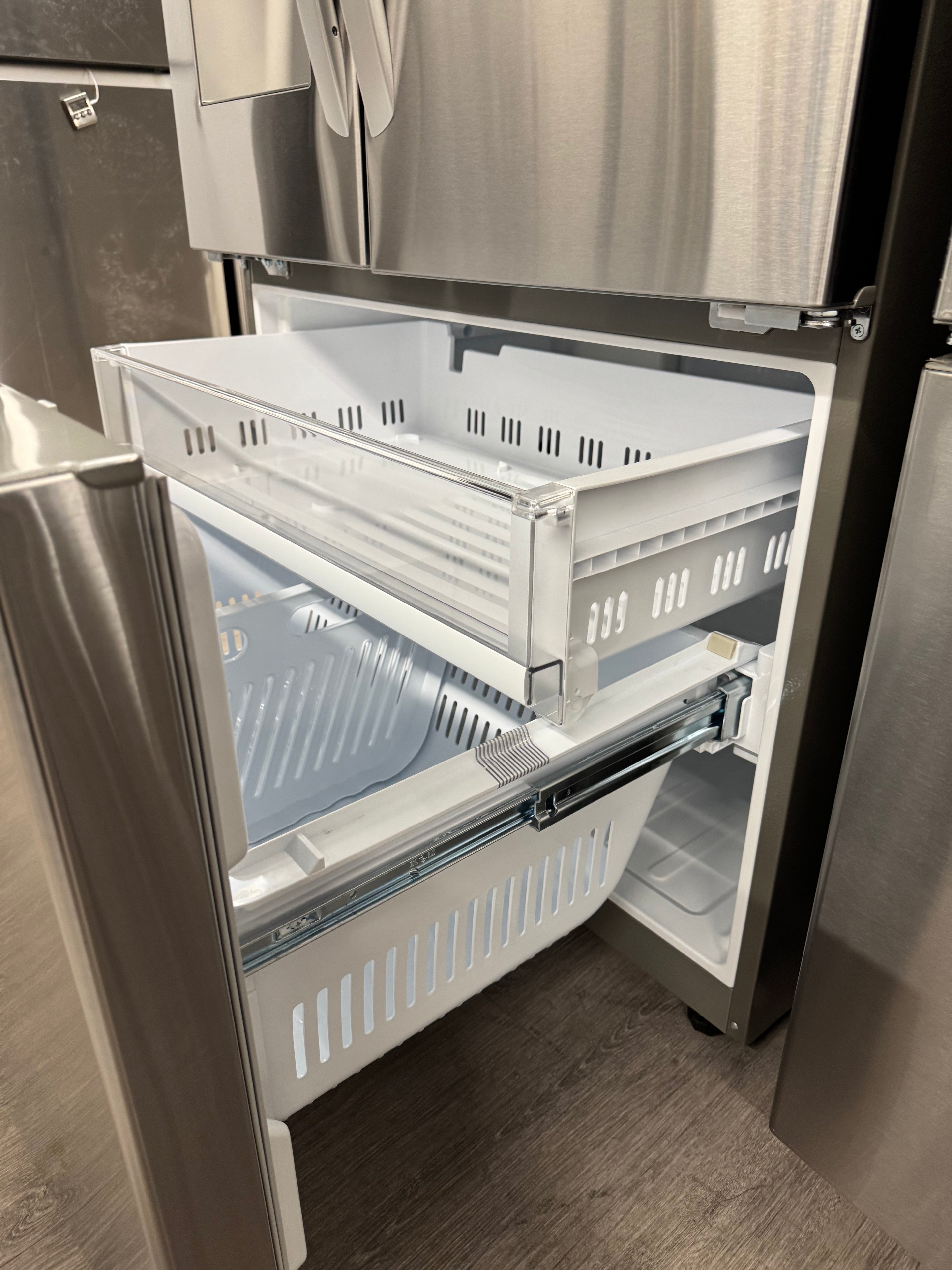 LG 36” French Door Fridge with Water Dispenser- LRFS28XBS (1 YEAR MANUFACTURER WARRANTY)