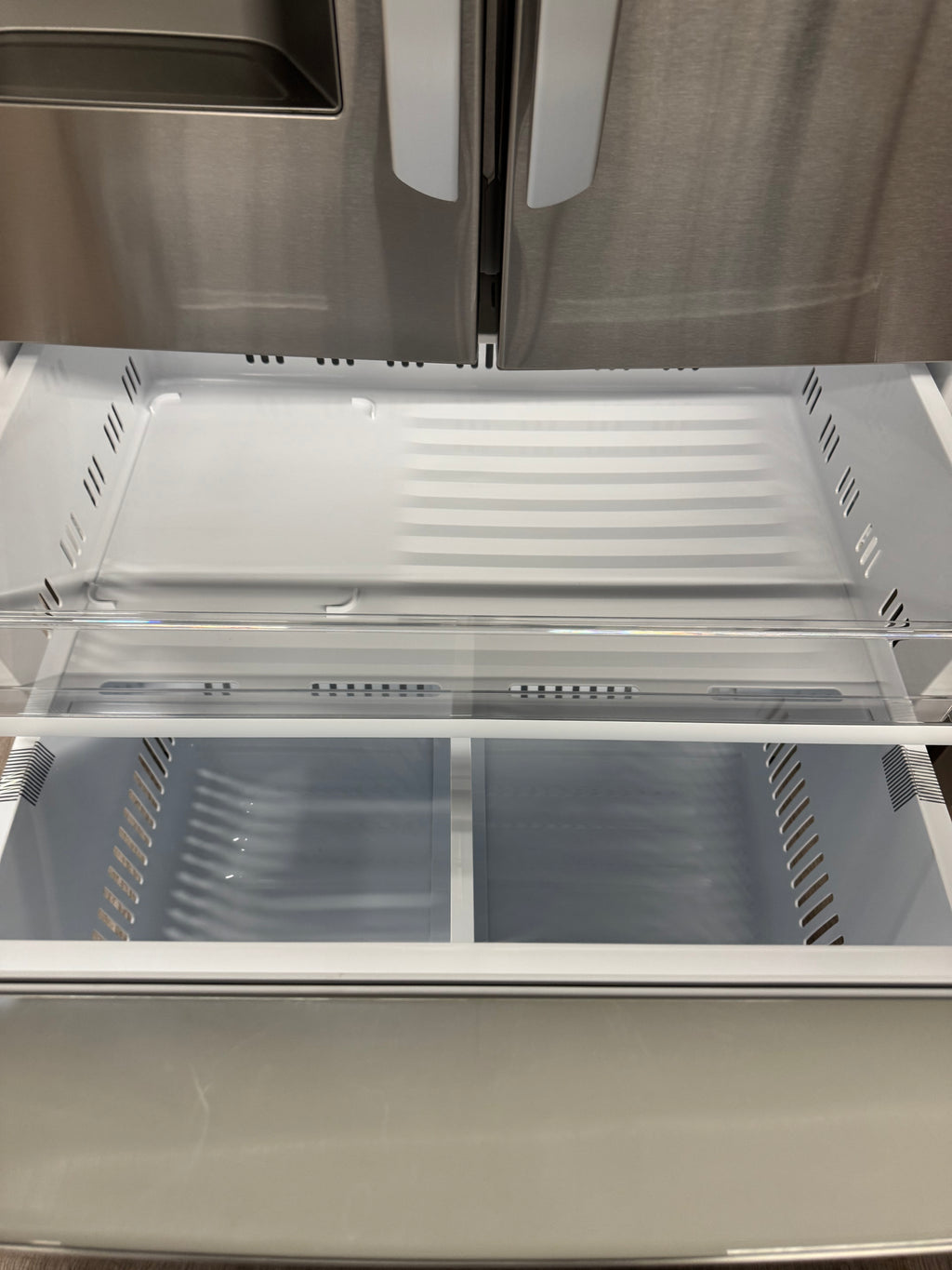 LG 36” French Door Fridge with Water Dispenser- LRFS28XBS (1 YEAR MANUFACTURER WARRANTY)