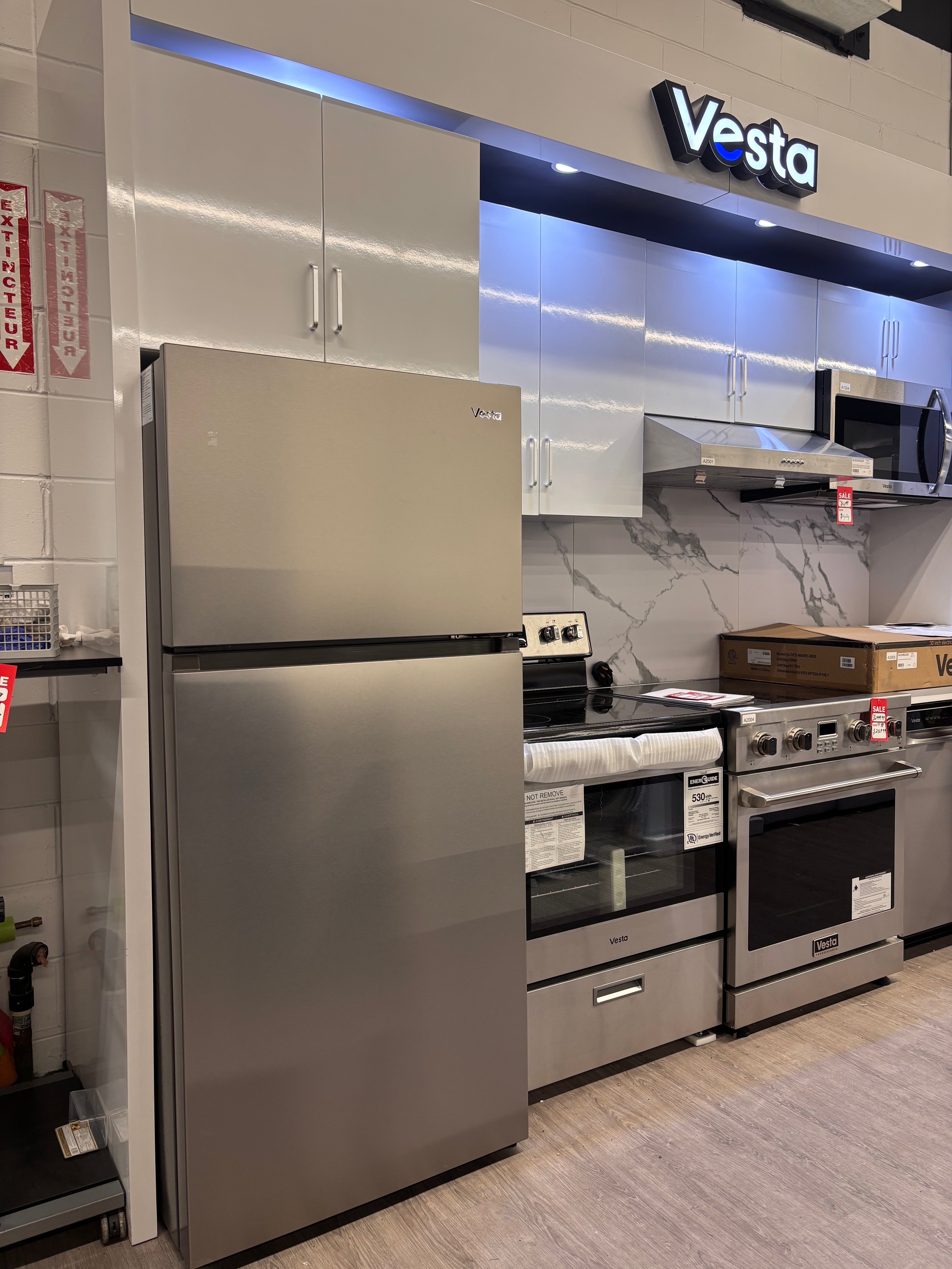 NEW - Vesta 30" Top Freezer Refrigerator (VRF-WHITEHORSE-30SS)