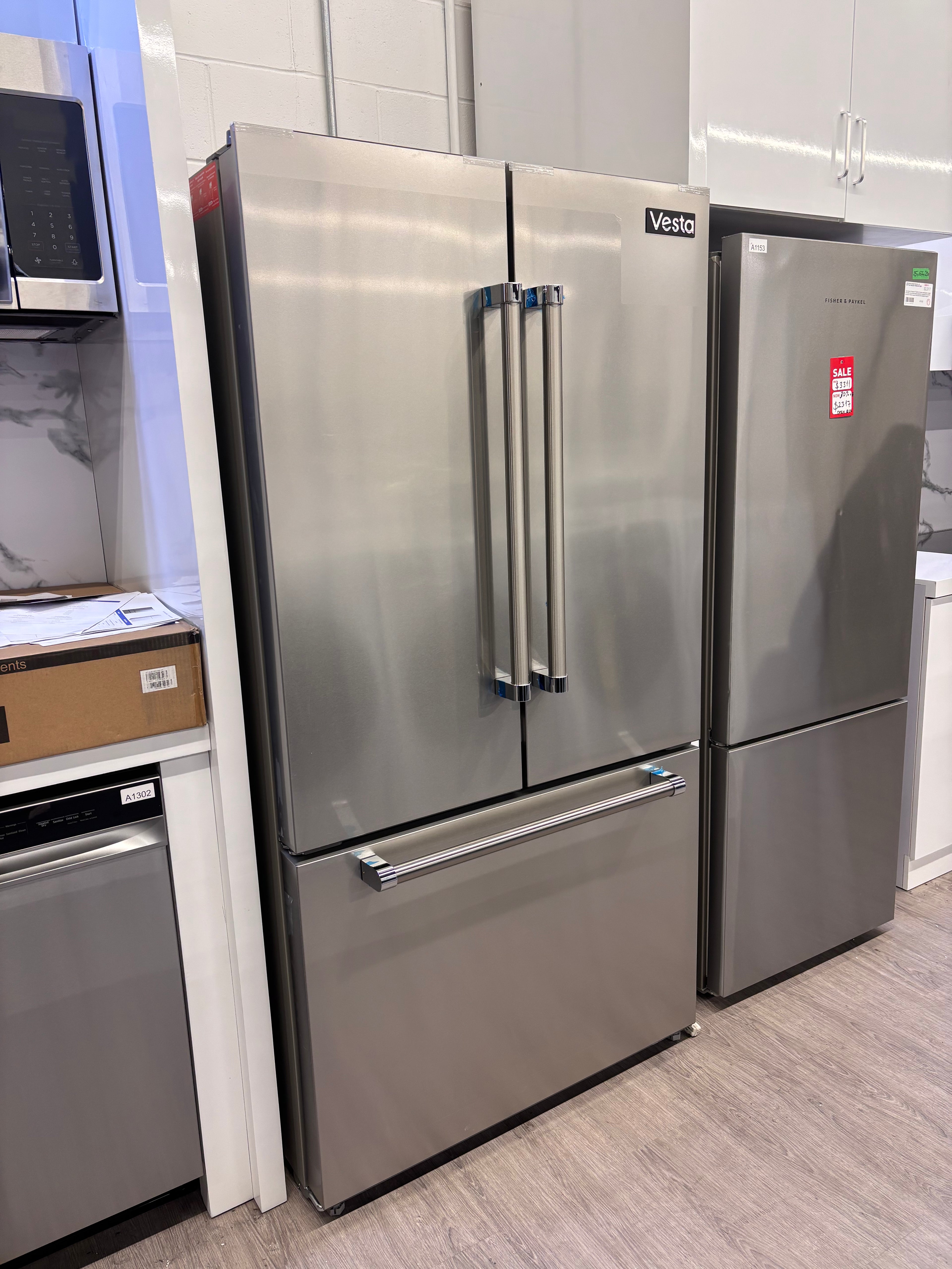 NEW - Vesta 36" French Door Refrigerator, Counter Depth (VRF-YUKON-36SS)