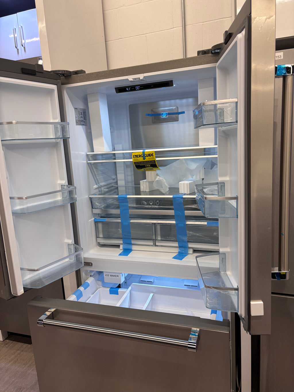 NEW - Vesta 36" French Door Refrigerator, Counter Depth (VRF-YUKON-36SS)