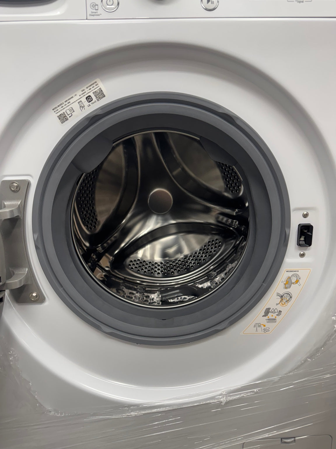 NEW LG WM1455HWA compact 24 inch front load washer The Home Store Ottawa photo 5