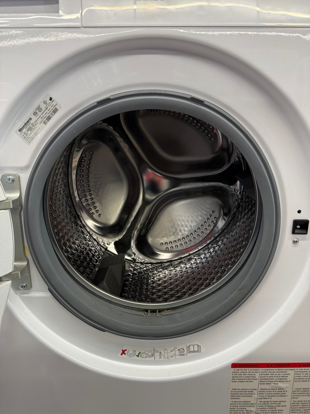 Blomberg WM72200W white front load washer photo 4