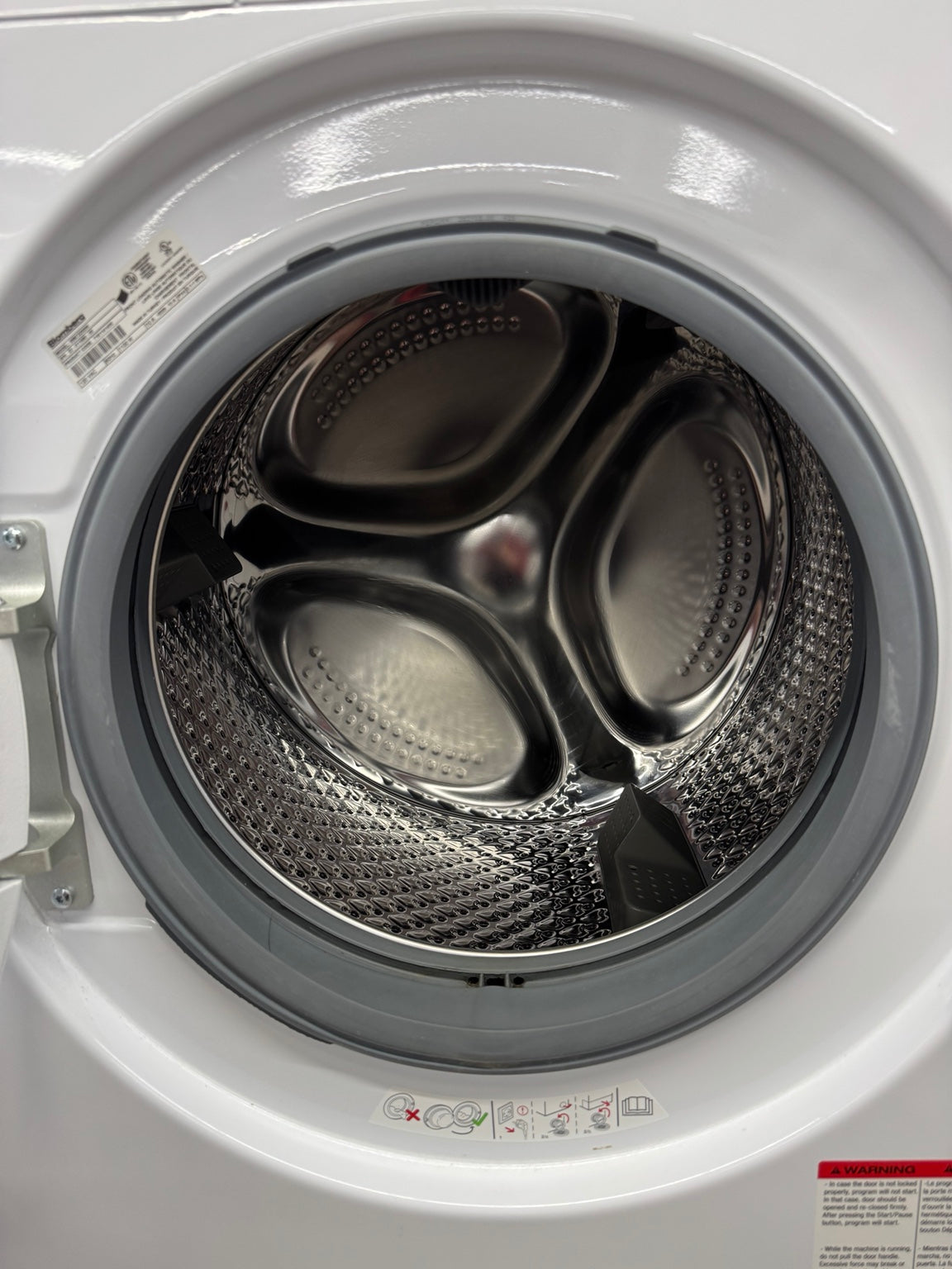 Blomberg WM72200W front load washer – view 4