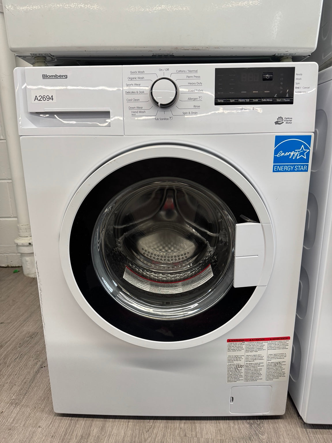 Blomberg WM72200W front load washer white A2694 view 1