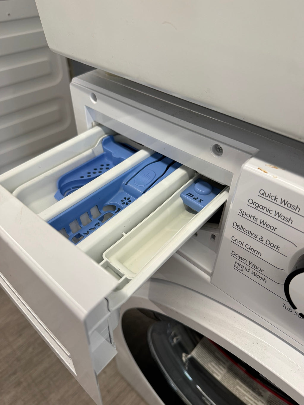 Blomberg WM72200W front load washer white A2694 view 3