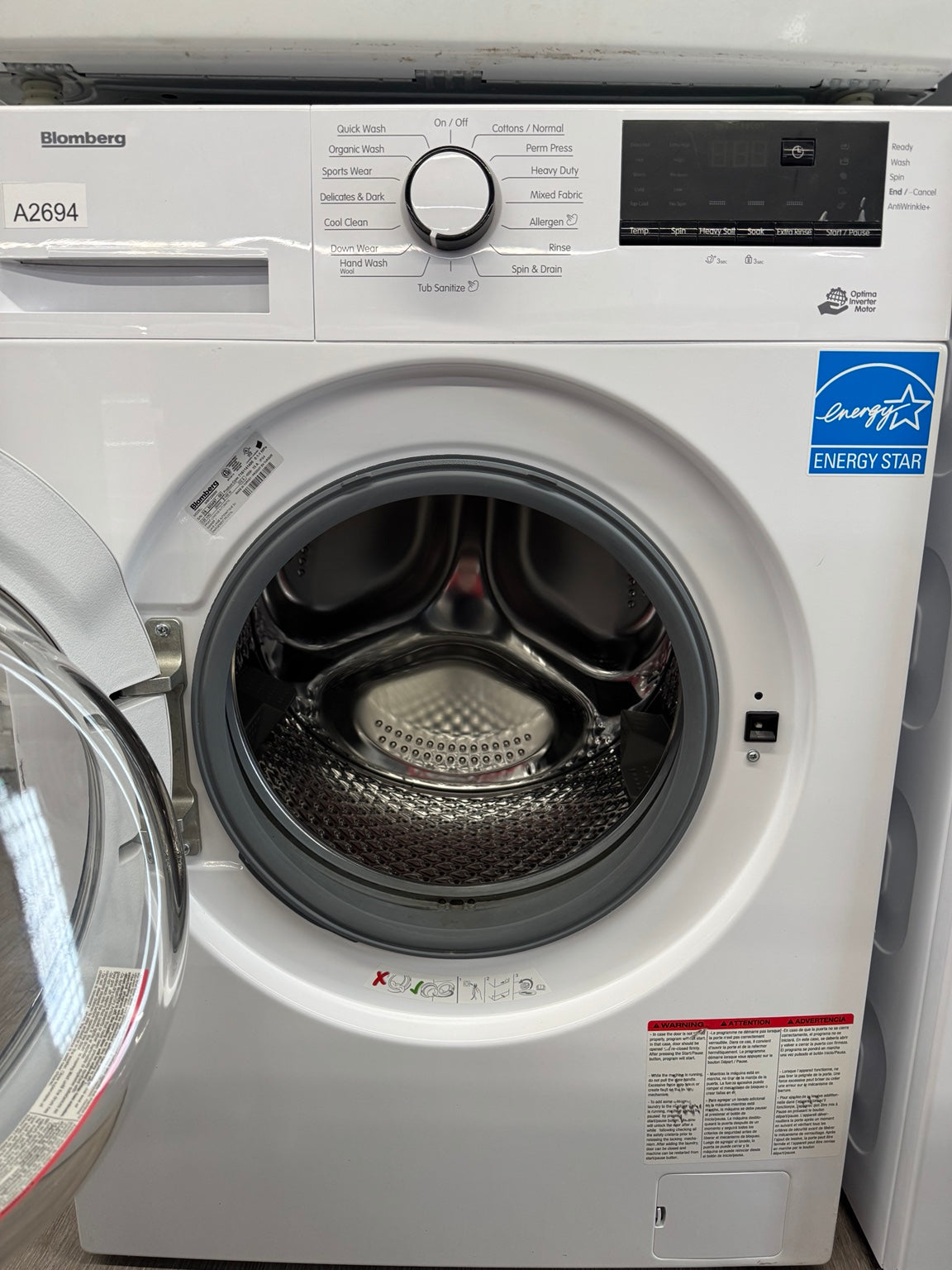 Blomberg WM72200W front load washer white A2694 view 4