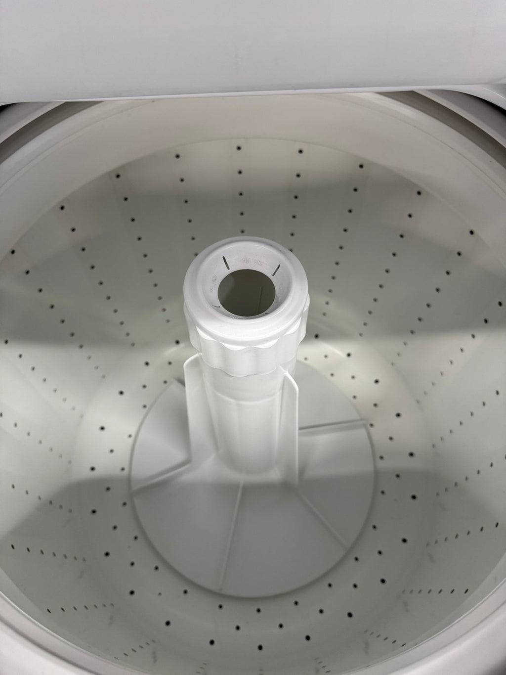 Frigidaire Gallery stacked washer dryer A2686 view 4