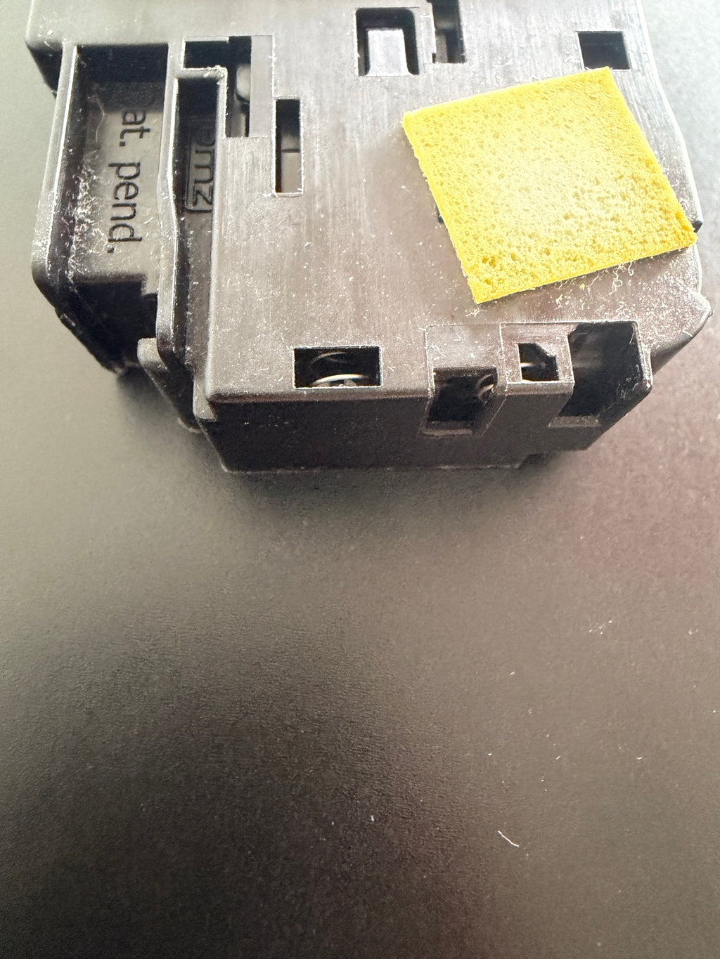GE 290D1580P001 washer lid lock side view