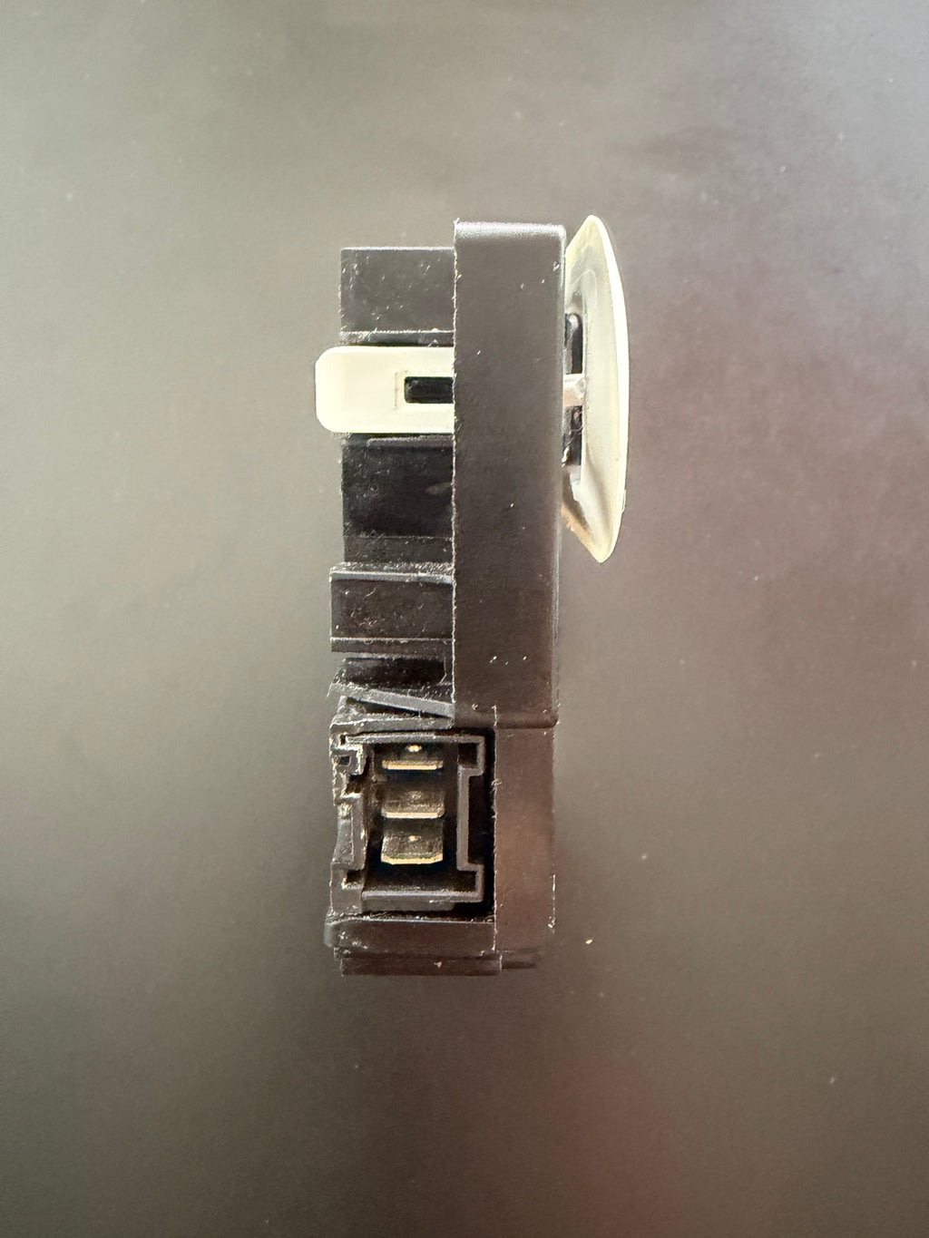 GE 290D1580P001 washer lid lock side connector view