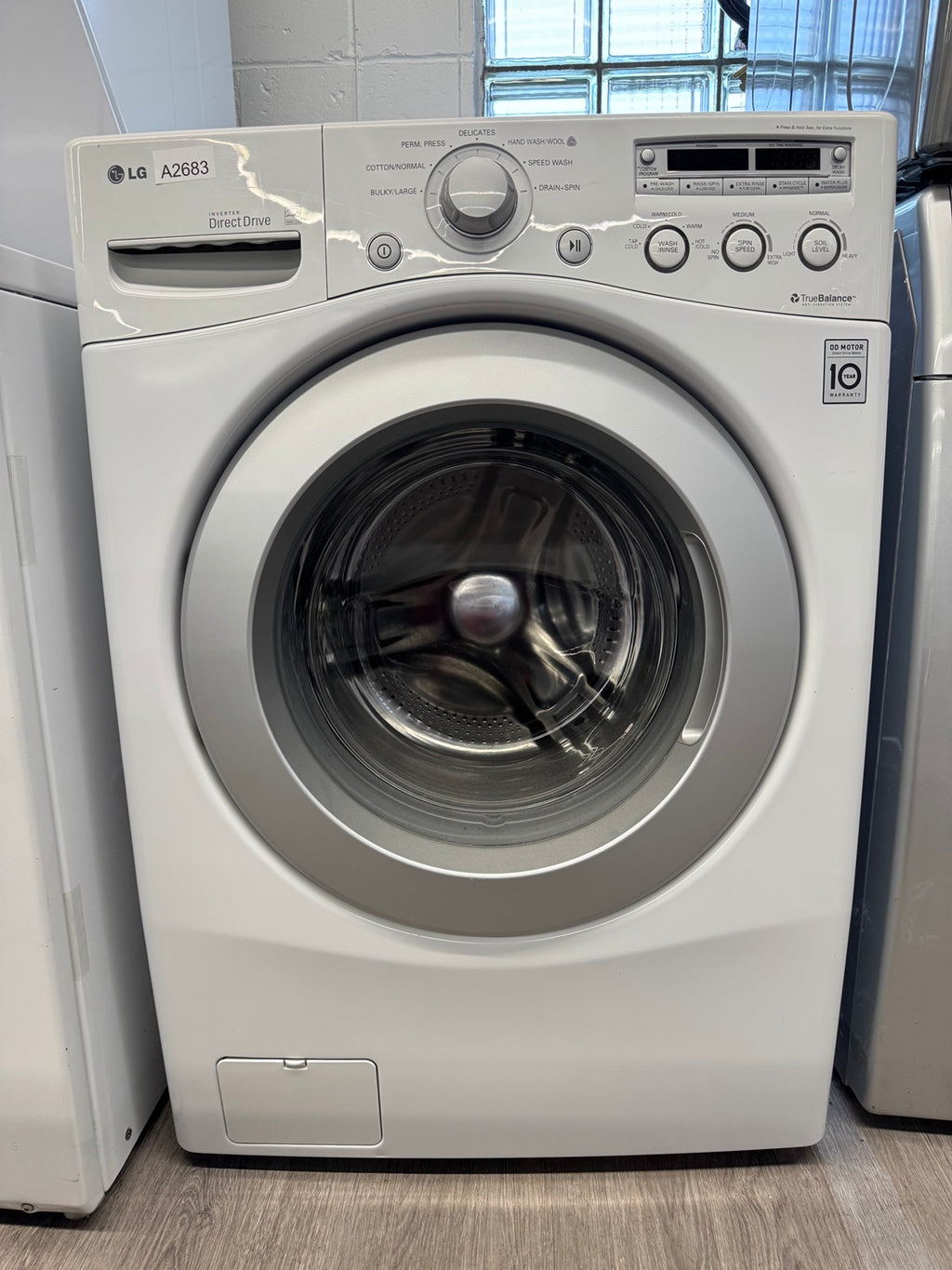 LG WM2050CW washer photo 1