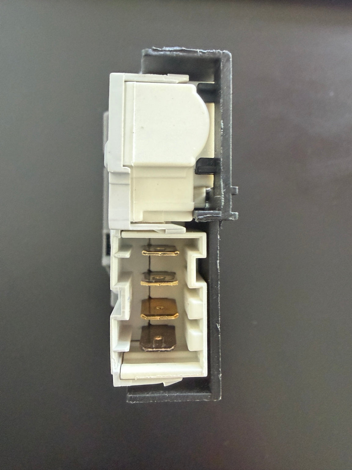 LG Bitron DL-S2 washer door lock assembly type 4 connector view