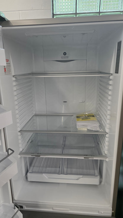 Open Box Fisher Paykel 25" Bottom Freezer Fridge RF135B