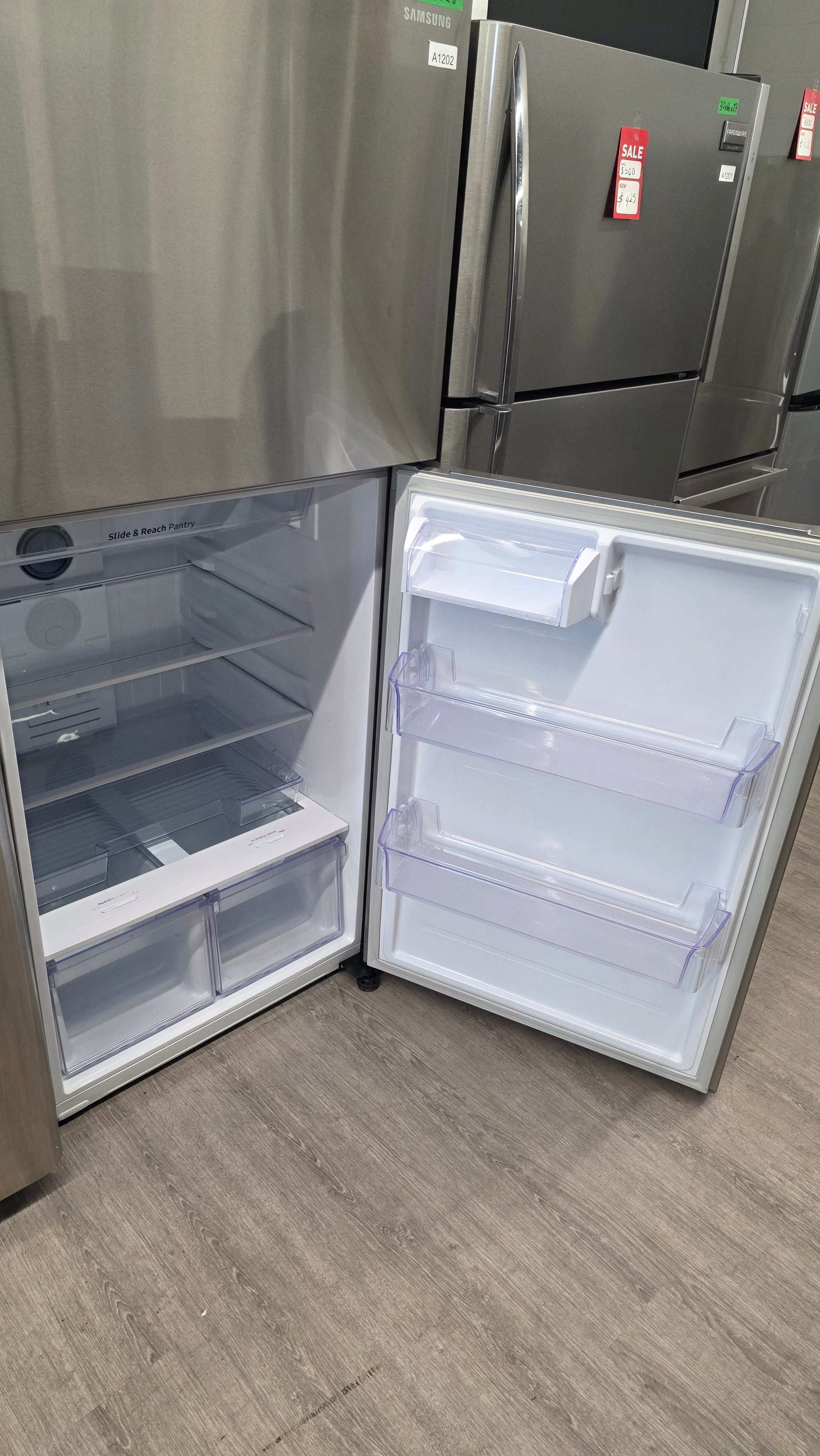 Samsung 28.5" Top Freezer Fridge RT18M6213SR
