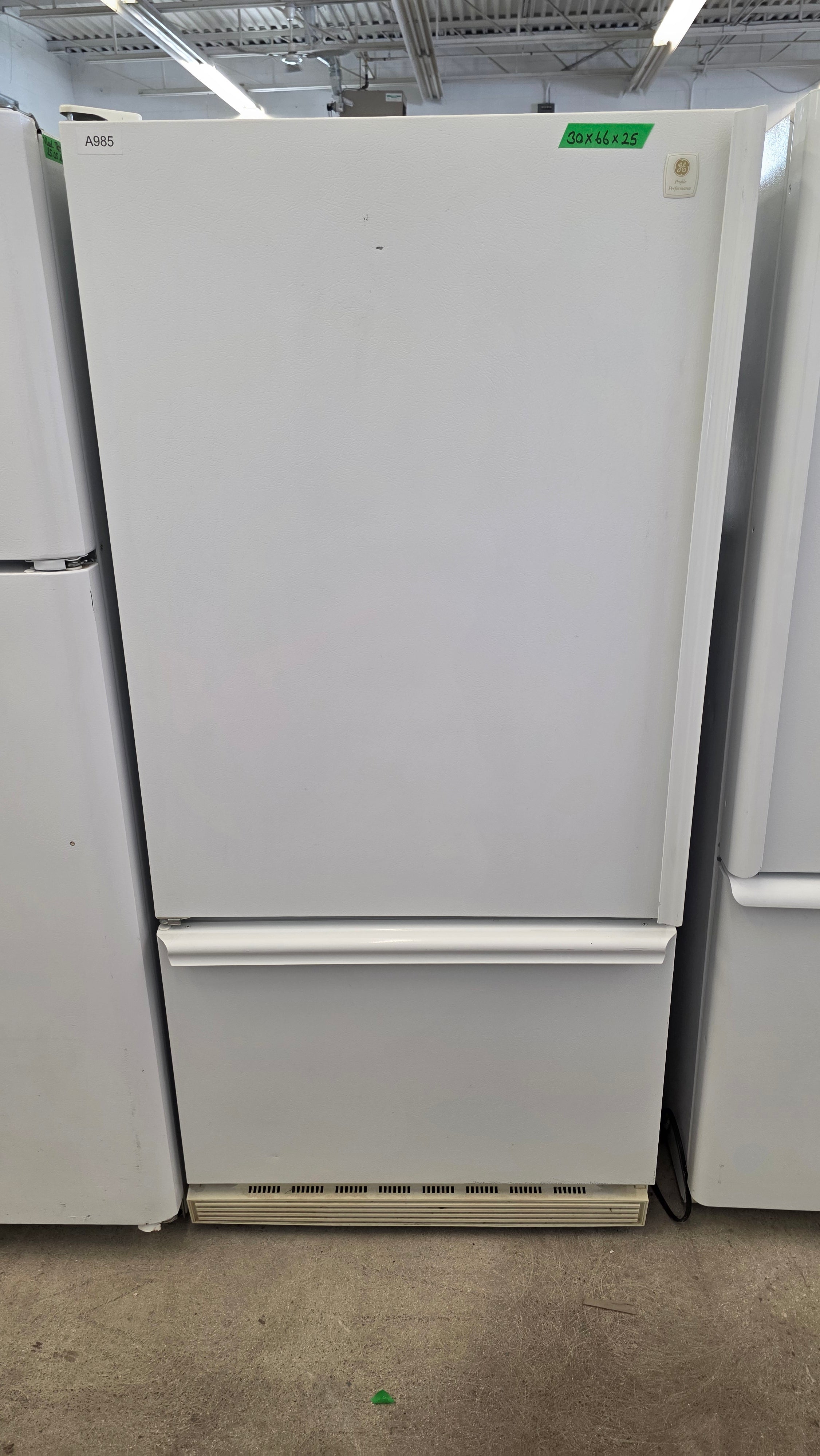 GE Profile 30" Bottom Freezer Fridge -TDC18PAAWW