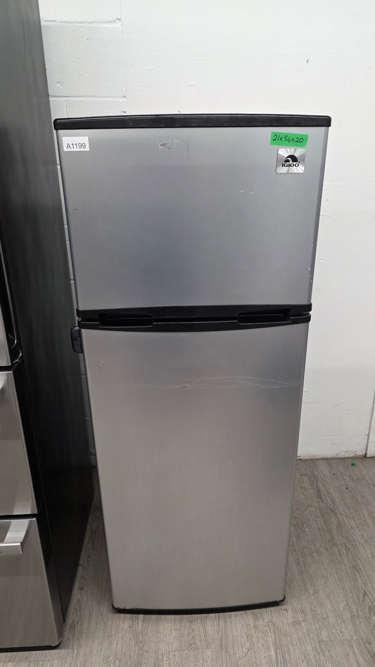Igloo 21" Stainless Steel Top Freezer Fridge FR725-B