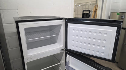 Igloo 21" Stainless Steel Top Freezer Fridge FR725-B