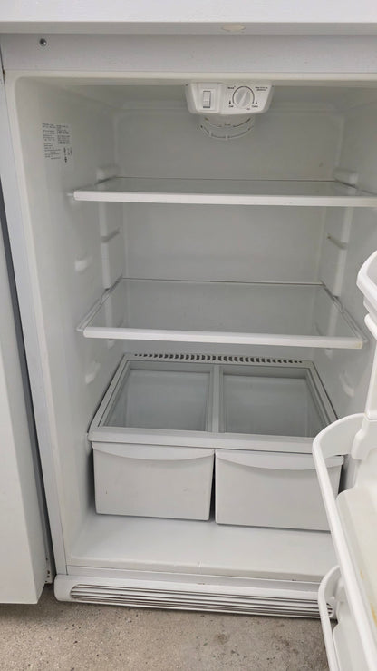 White-Westinghouse 30" Top Freezer Fridge- WRT8G3EWM