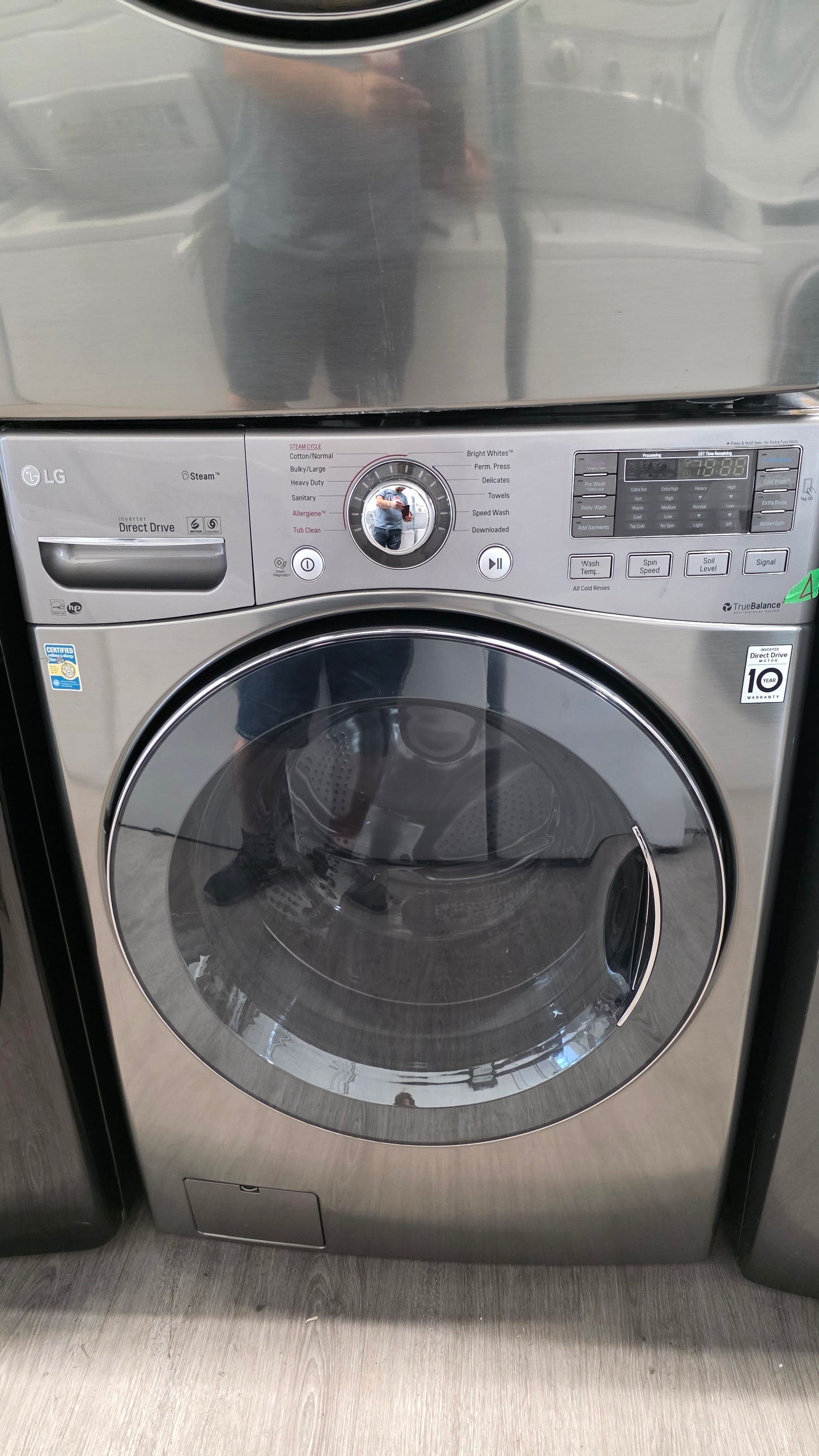 LG 27" Front Load Washer/Dryer Set- washer WM3770HVA /01 dryer DLEX3570V
