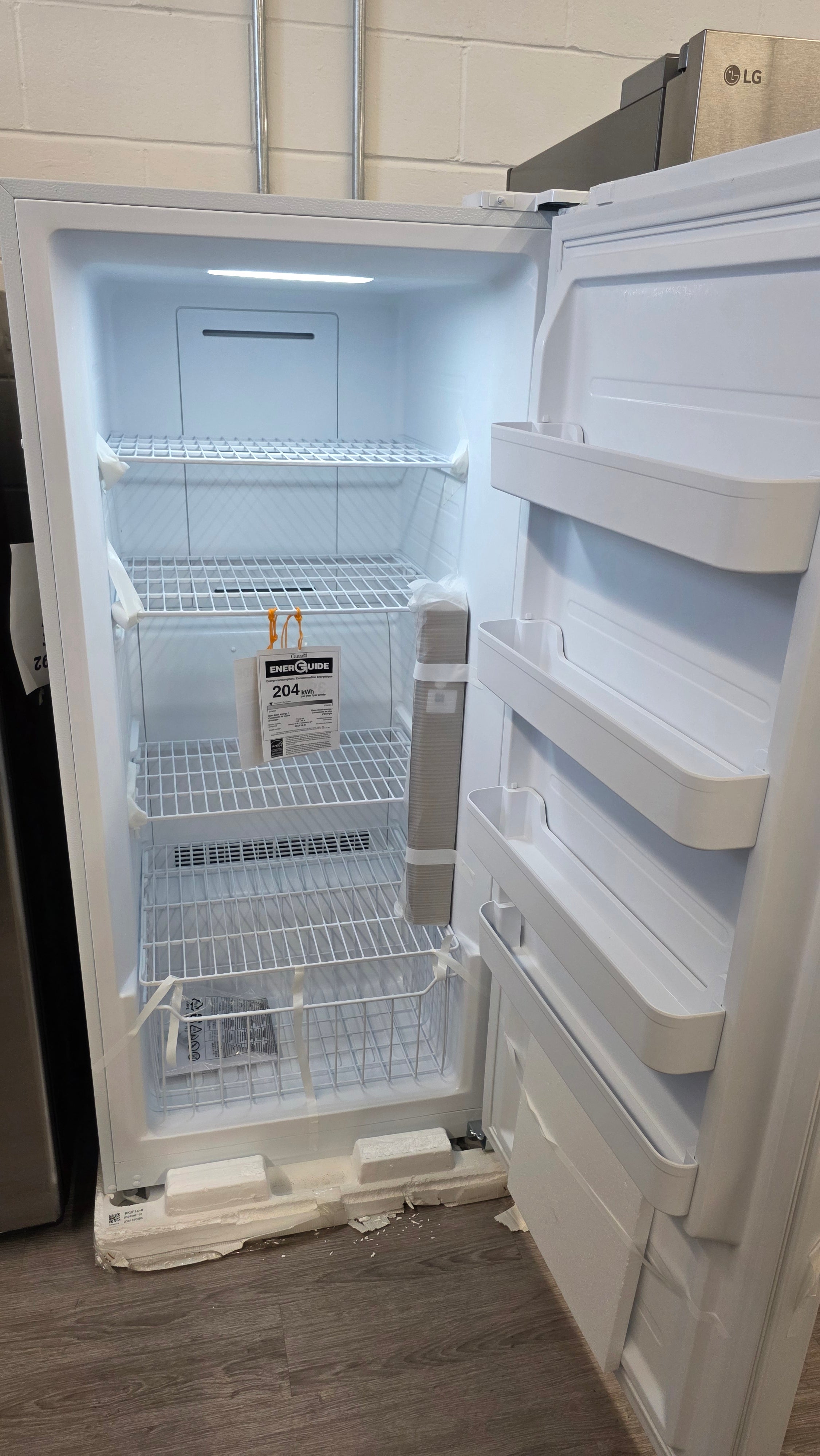 OPEN BOX-Kenmore 28" fridge/freezer Dual-Convertible Zones-KKUF14-W
