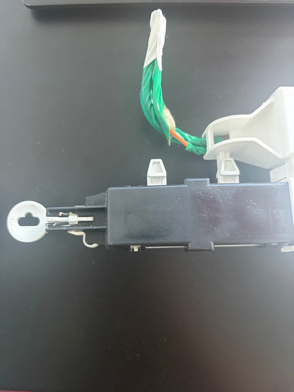 Samsung DC64-00519D washer door lock connector view