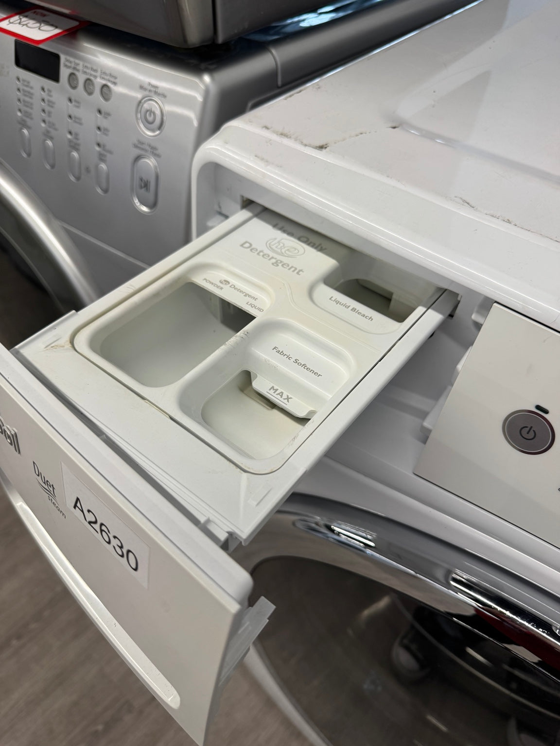 Whirlpool Duet Steam WFW88HEAW0 washer view 4